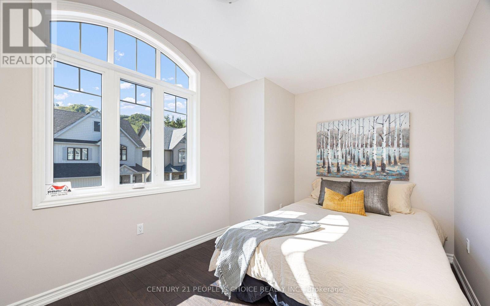 Photo 17 of 77 159 Rosie Street, Blue Mountains ON