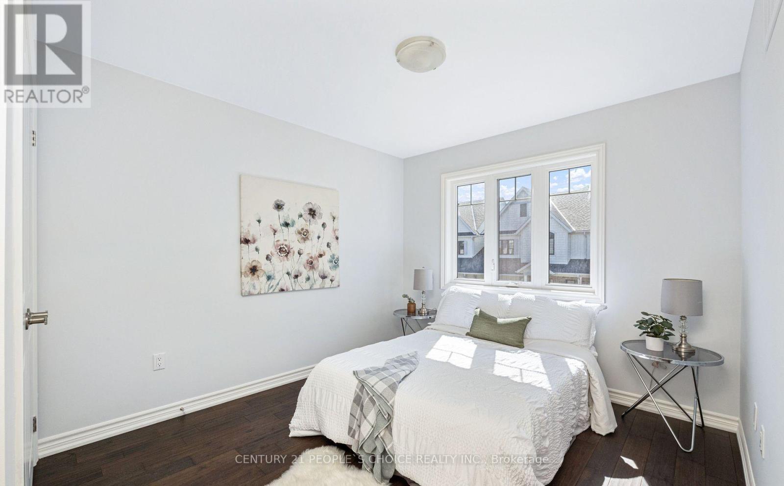 Photo 2 of 77 159 Rosie Street, Blue Mountains ON