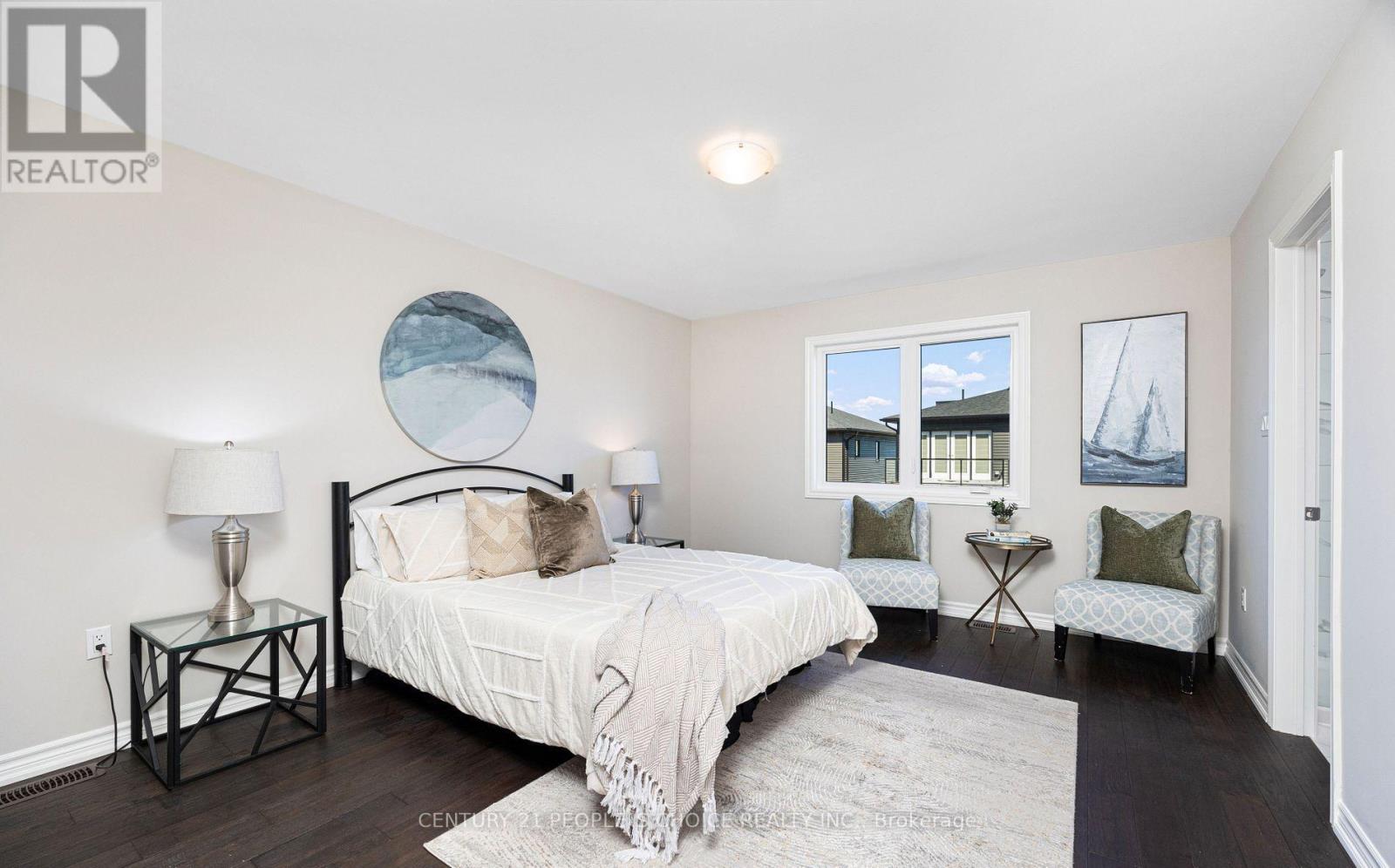 Photo 4 of 77 159 Rosie Street, Blue Mountains ON