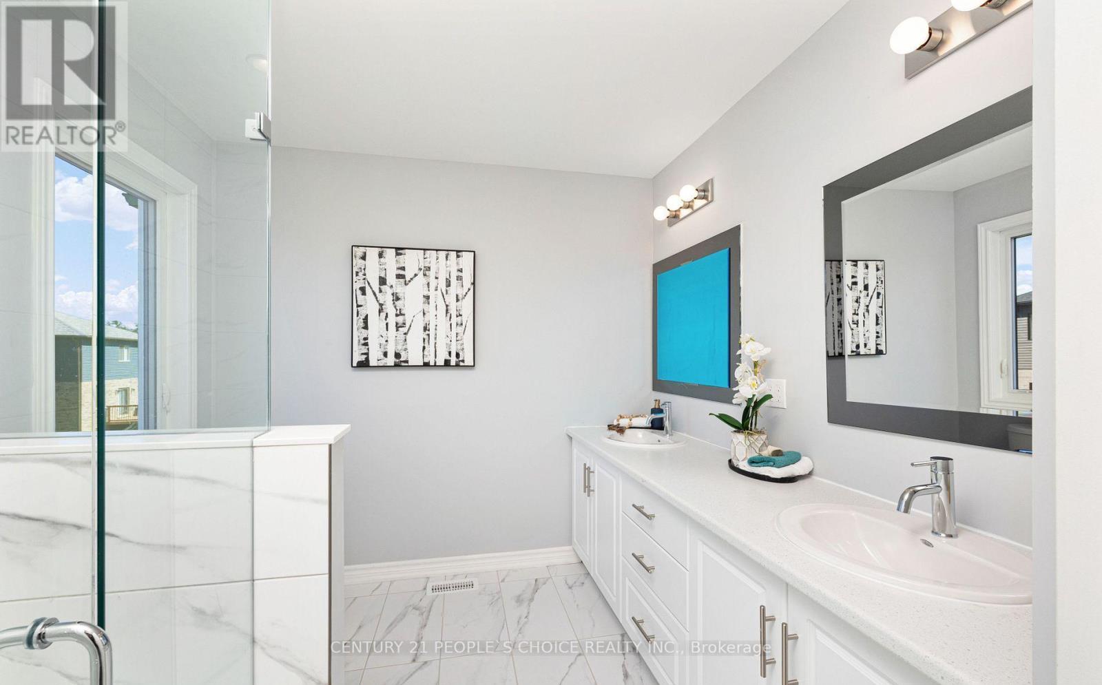 Photo 3 of 77 159 Rosie Street, Blue Mountains ON