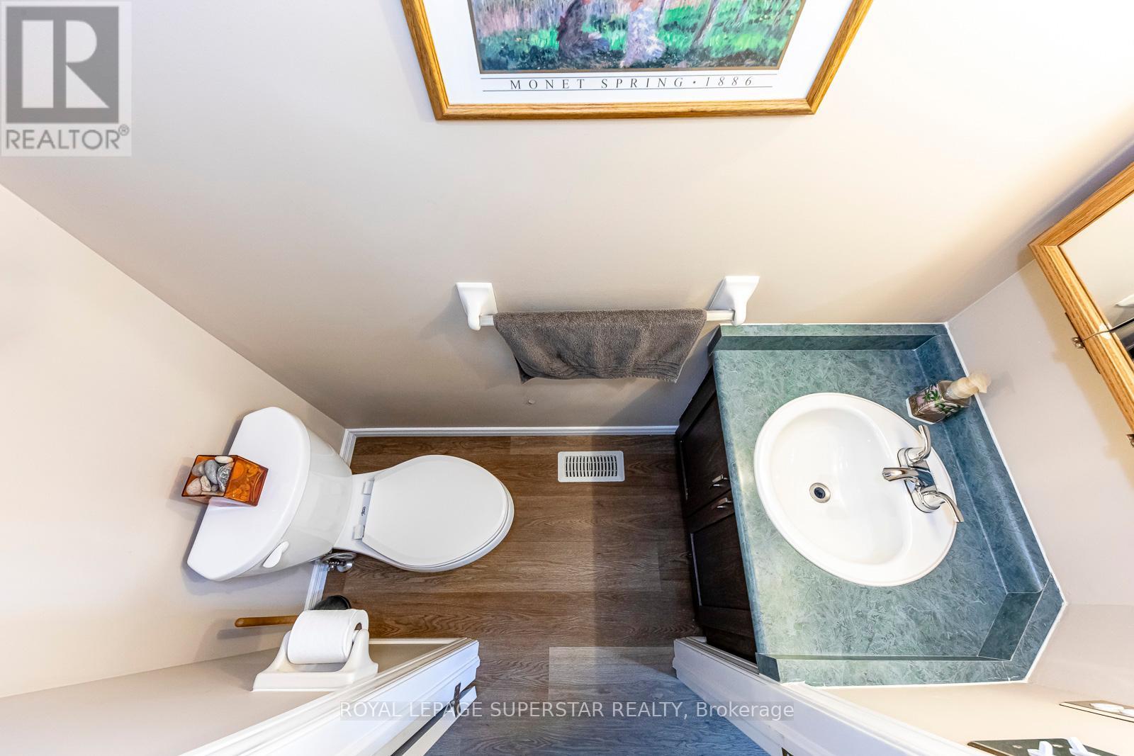 Photo 2 of 17 1809 Upper Wentworth Street, Hamilton ON