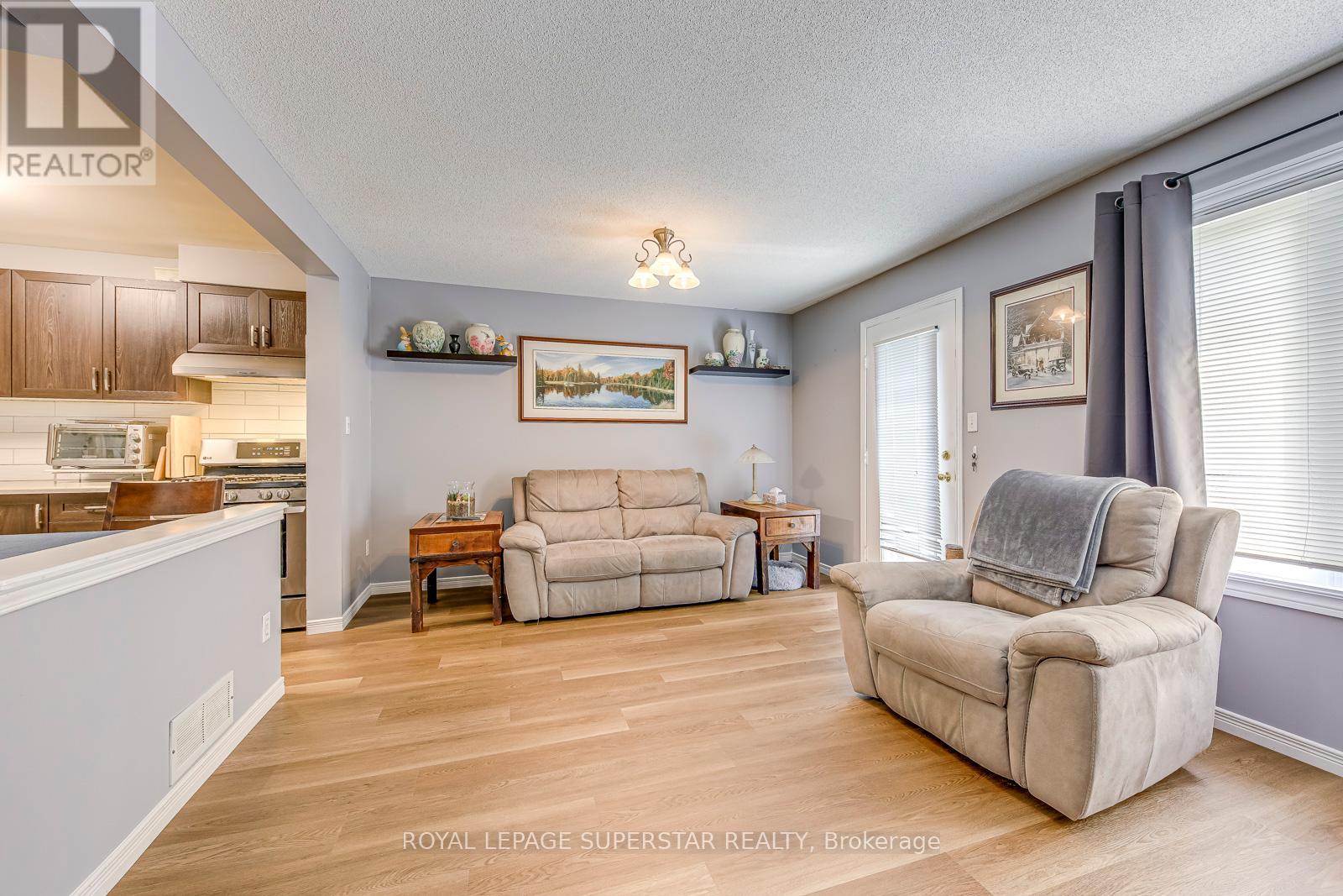 Photo 7 of 17 1809 Upper Wentworth Street, Hamilton ON