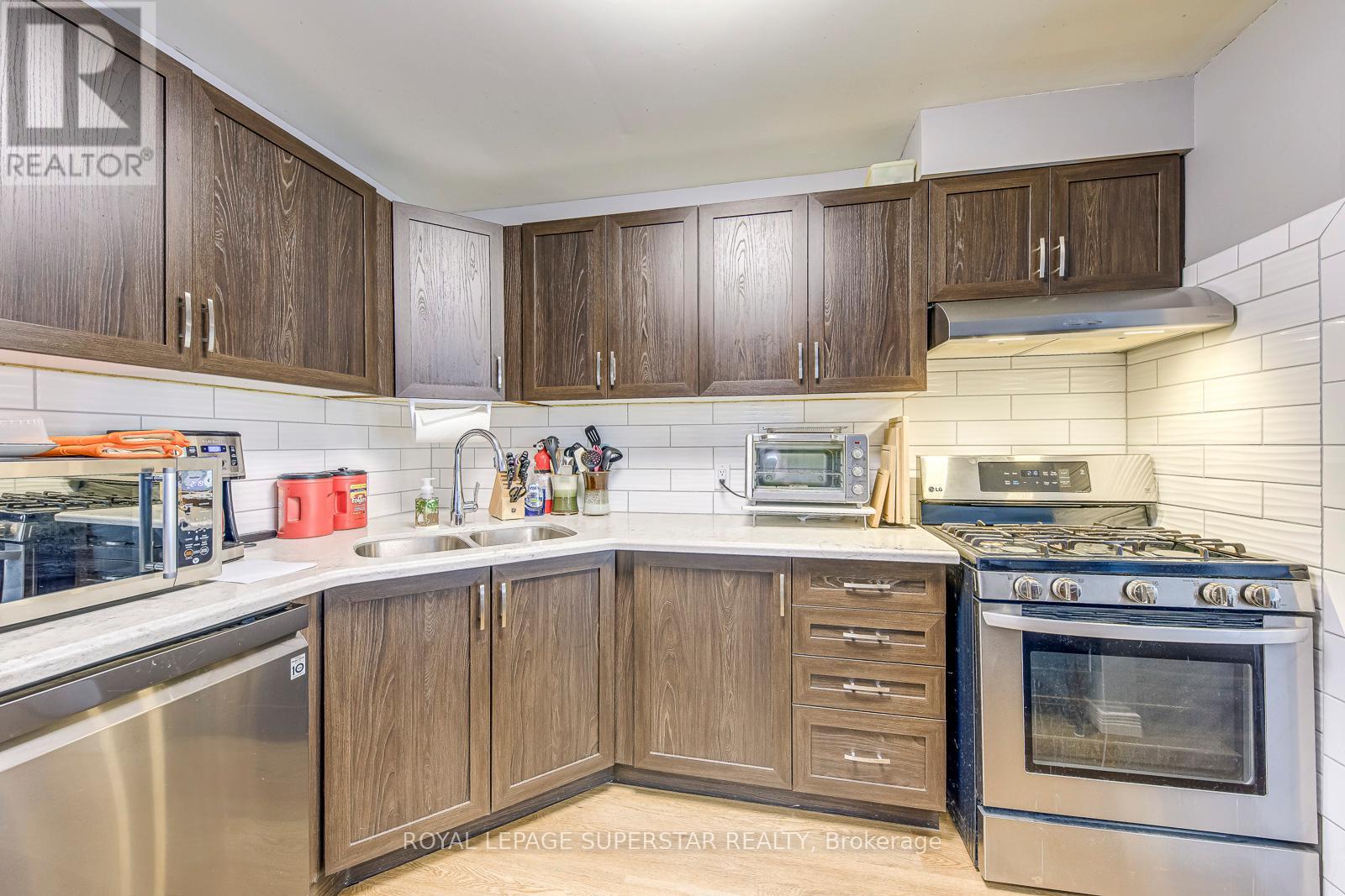 Photo 10 of 17 1809 Upper Wentworth Street, Hamilton ON
