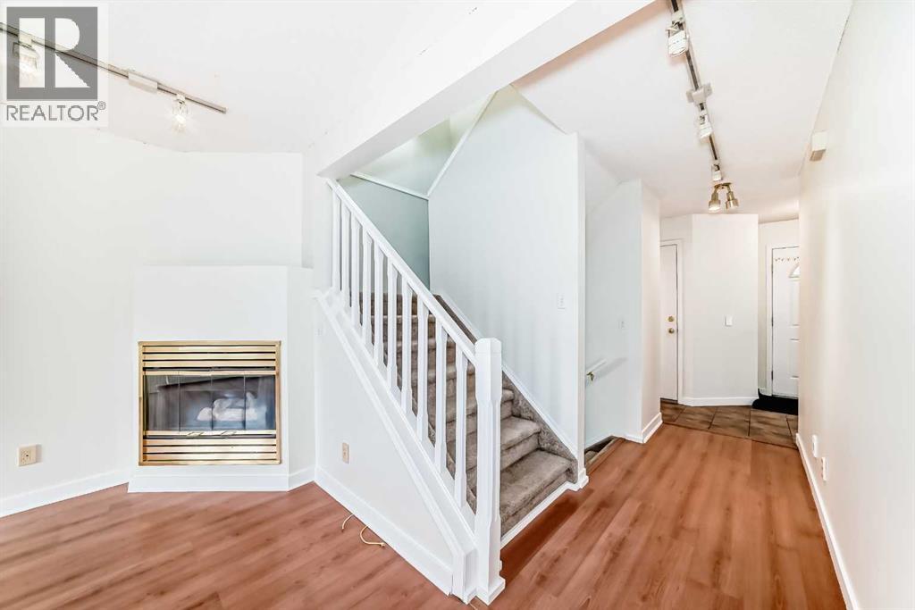 Single Family House for Sale in   Sandarac Drive NW Sandstone Valley Calgary 