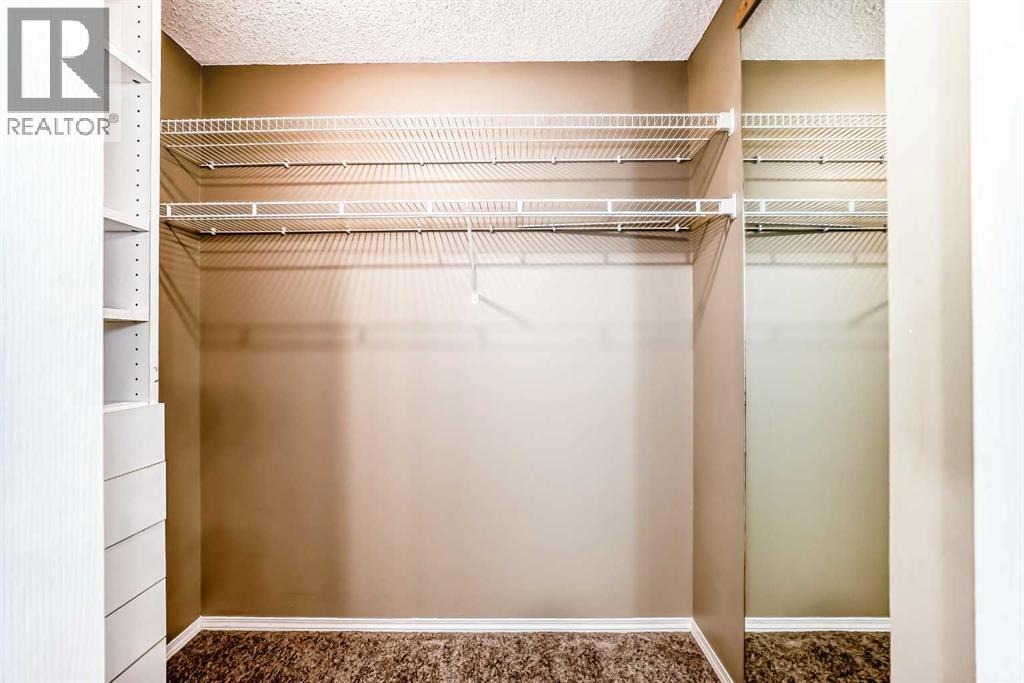 Single Family House for Sale in   Sandarac Drive NW Sandstone Valley Calgary 