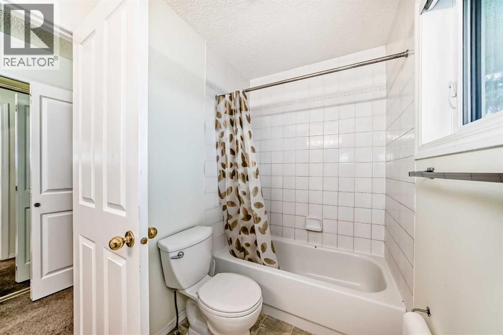Single Family House for Sale in   Sandarac Drive NW Sandstone Valley Calgary 