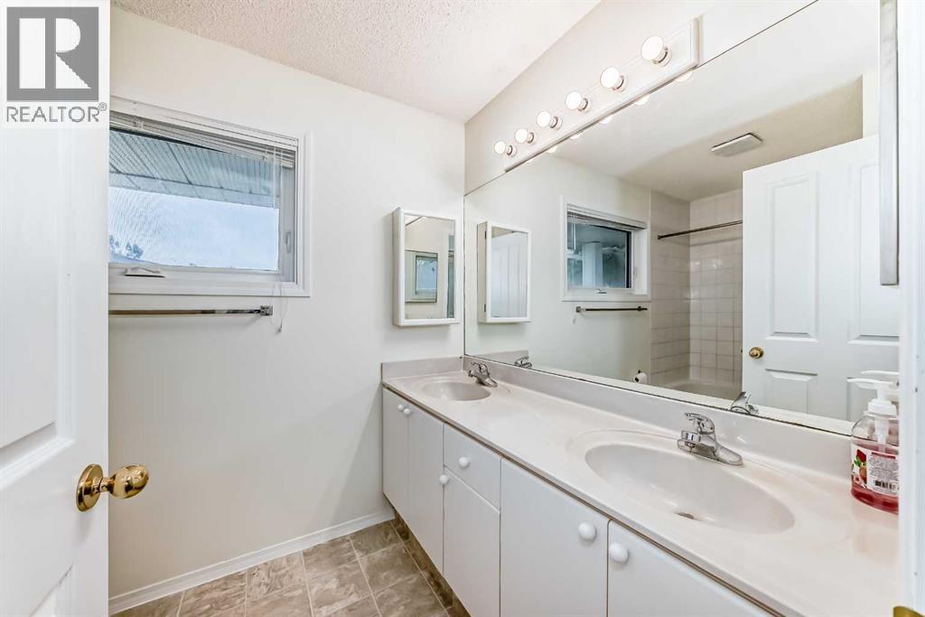 Single Family House for Sale in   Sandarac Drive NW Sandstone Valley Calgary 