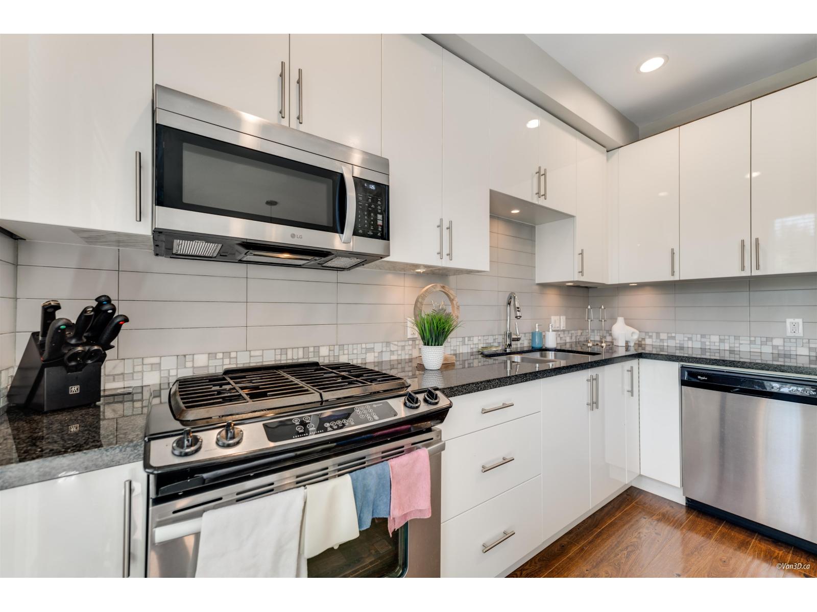 Photo 12 of 59 2929 156 Street, Surrey BC