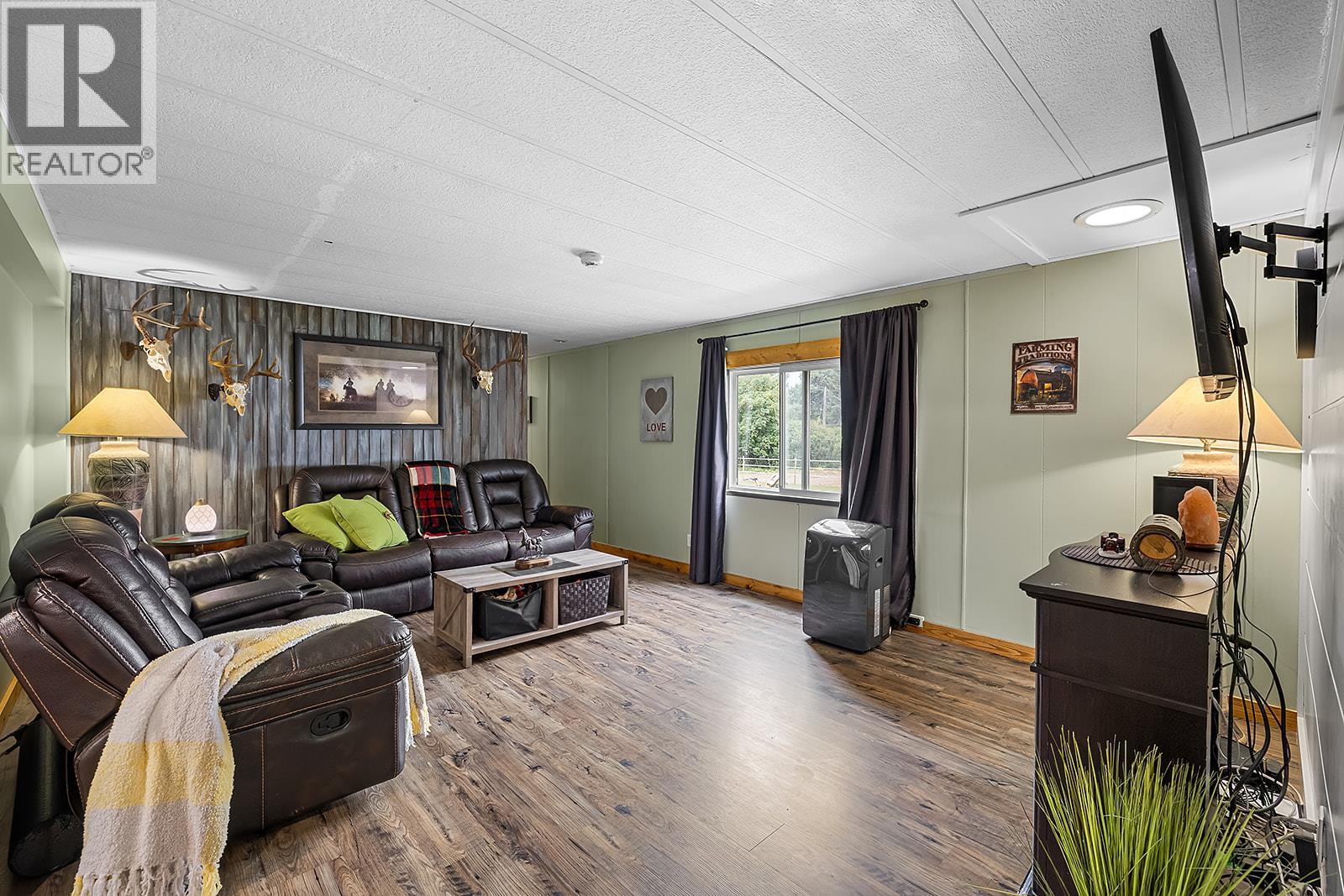 Photo 2 of 1077 Goat River South Road, Creston BC