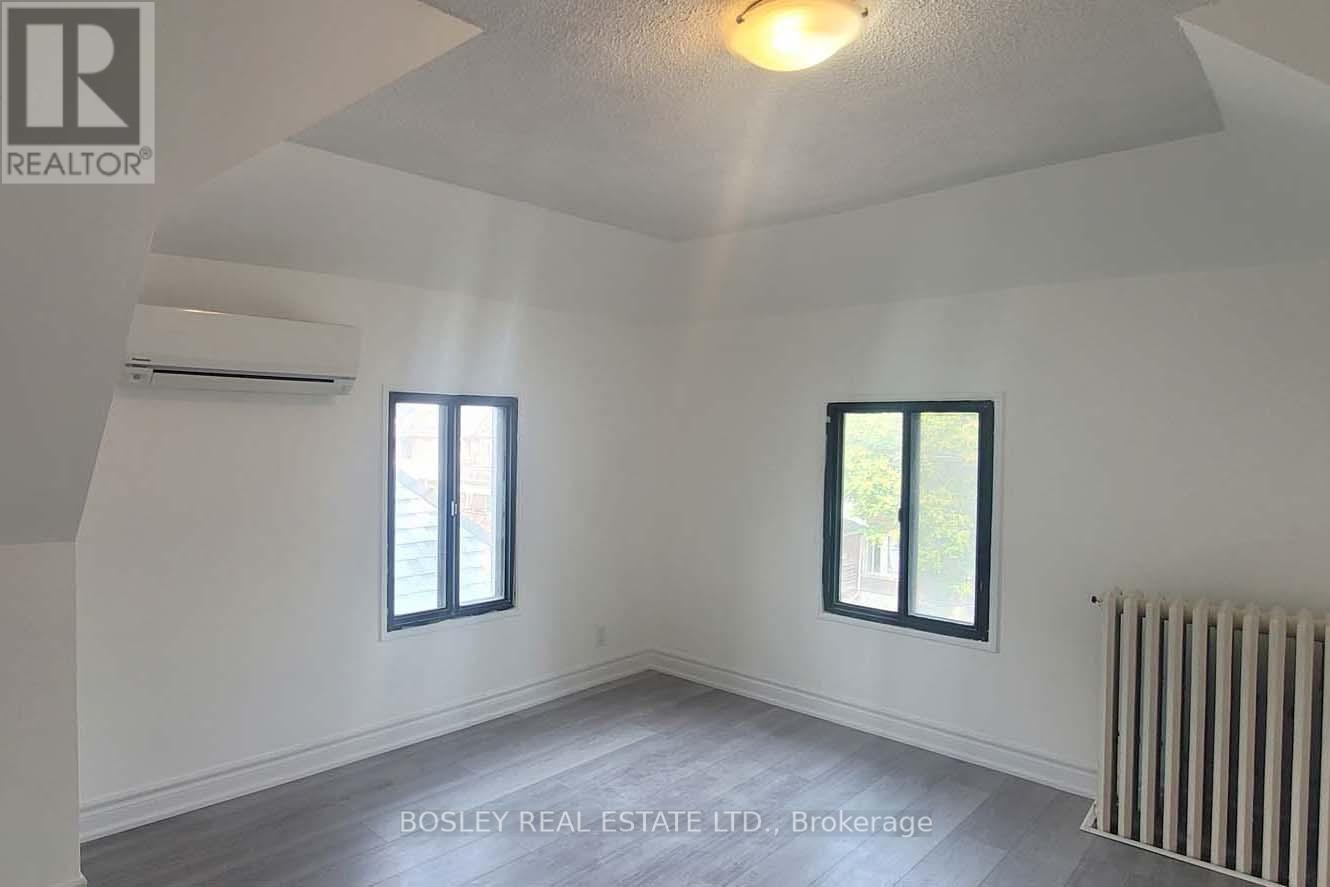 Photo 13 of 3 166 Spadina Road, Toronto ON
