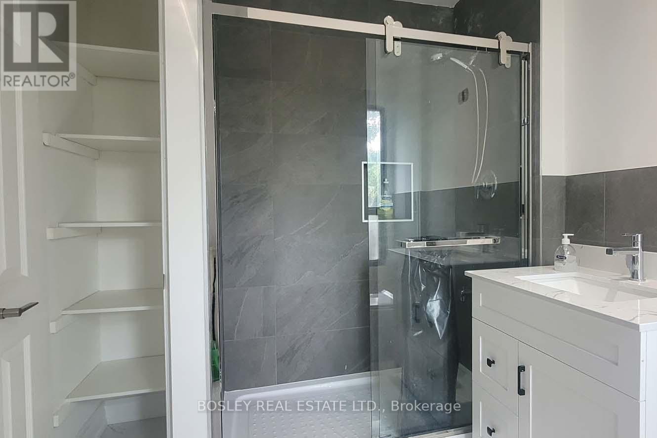 Photo 6 of 3 166 Spadina Road, Toronto ON
