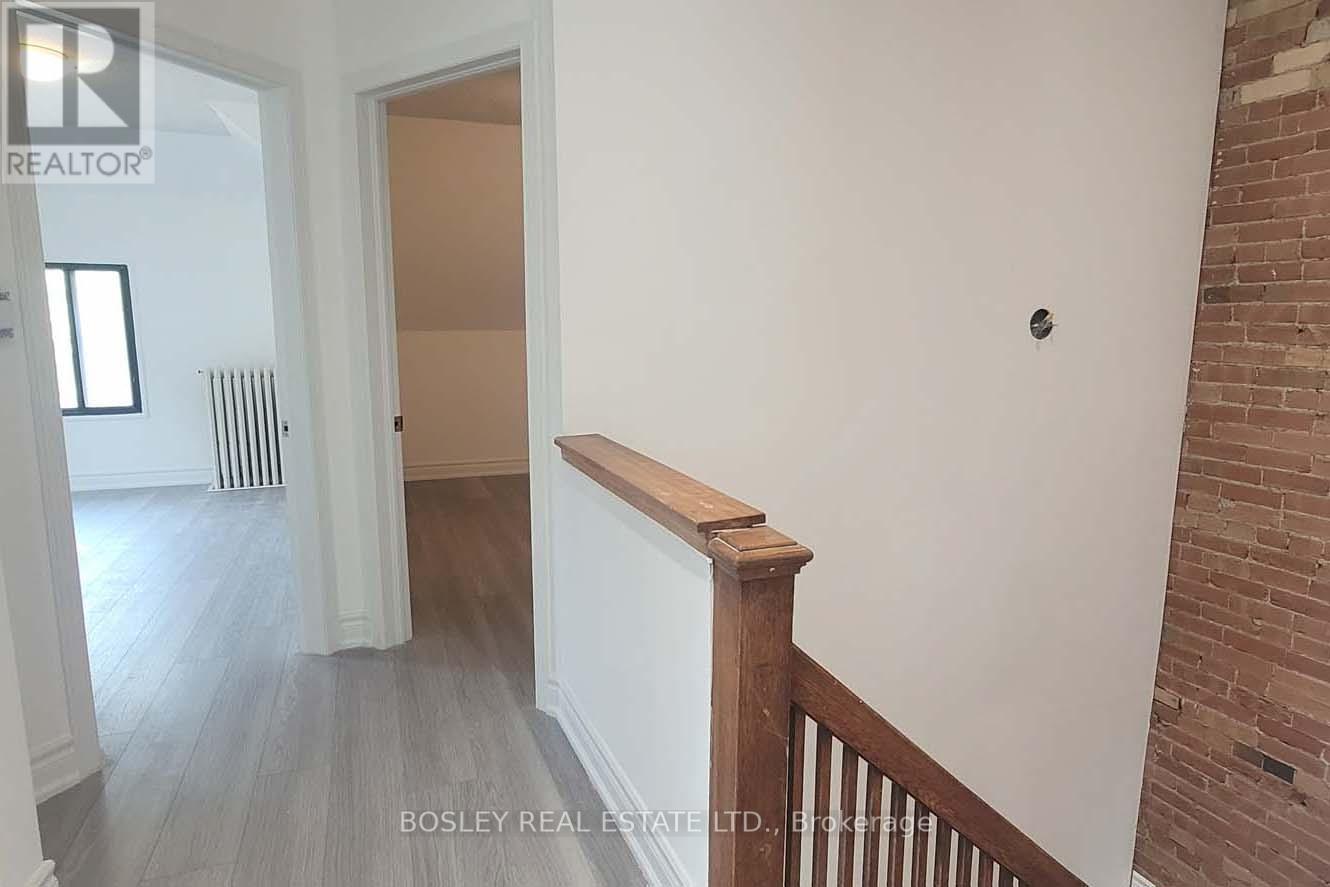 Photo 10 of 3 166 Spadina Road, Toronto ON