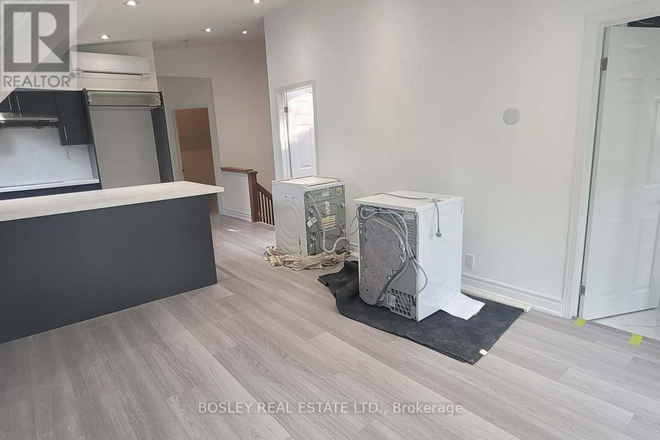 Photo 21 of 3 166 Spadina Road, Toronto ON