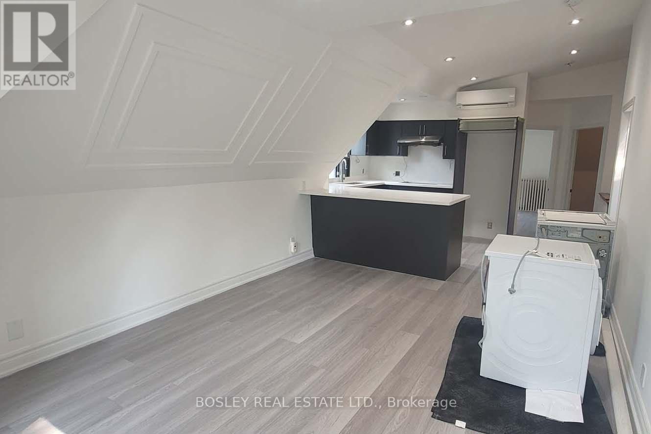 Photo 3 of 3 166 Spadina Road, Toronto ON