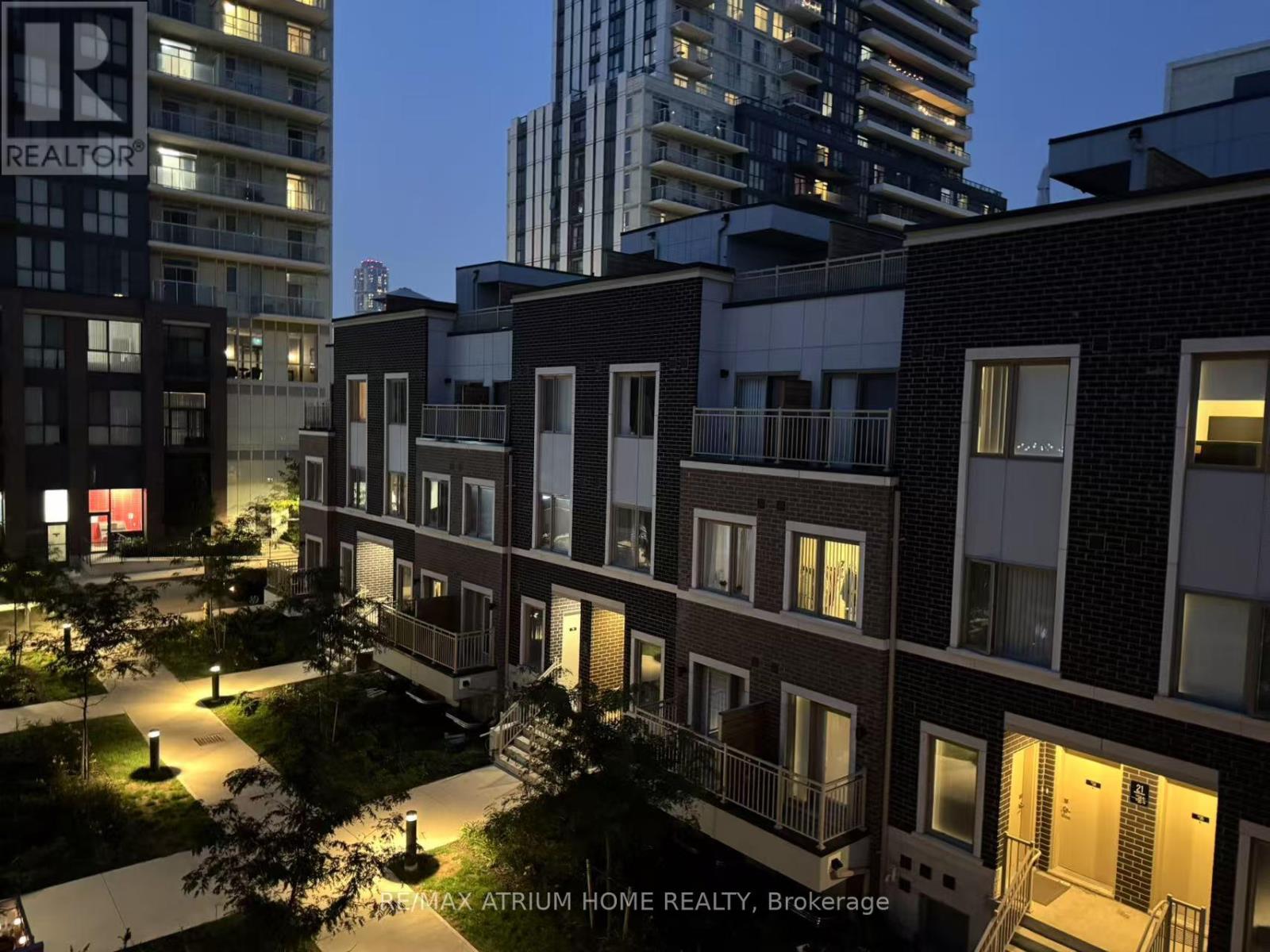 Photo 37 of 14 11 Honeycrisp Crescent, Vaughan ON