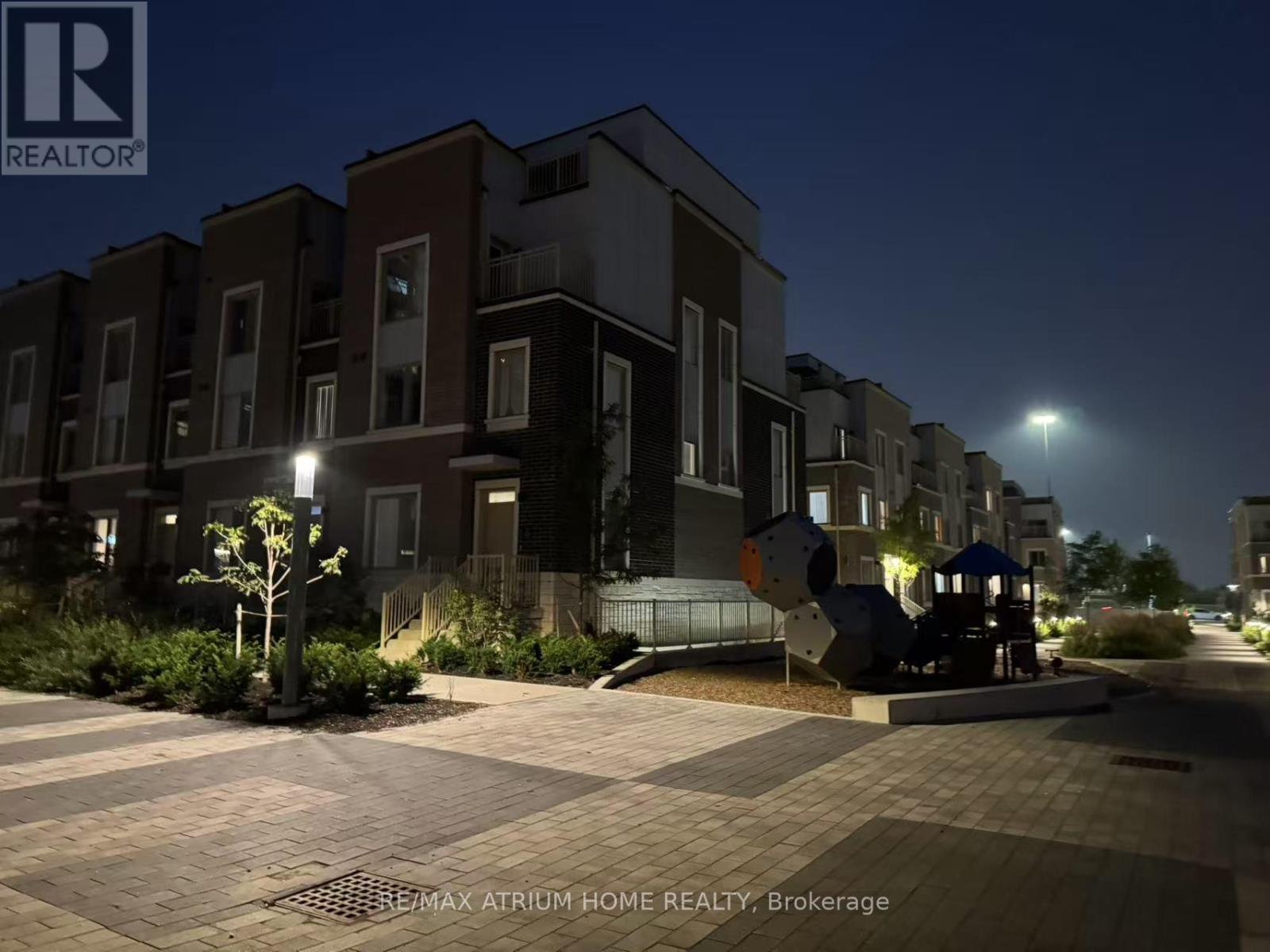 Photo 39 of 14 11 Honeycrisp Crescent, Vaughan ON