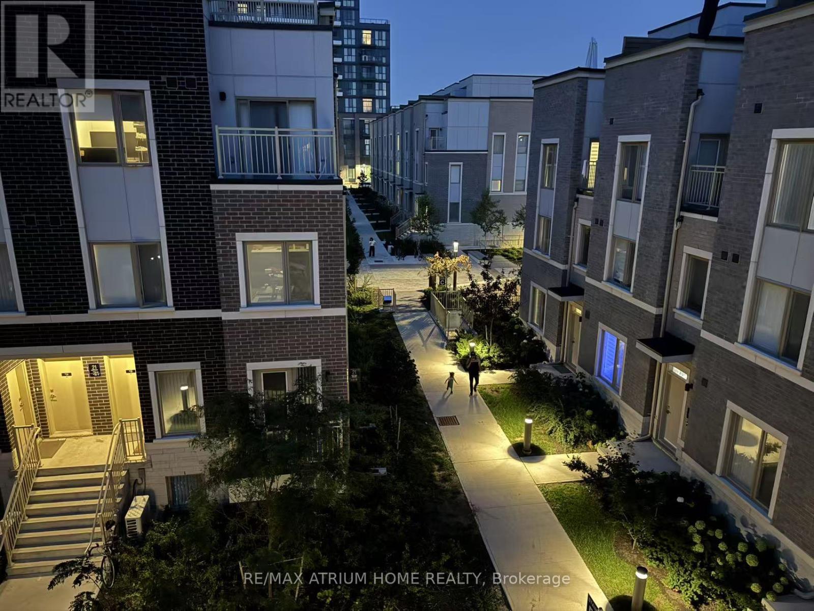 Photo 36 of 14 11 Honeycrisp Crescent, Vaughan ON