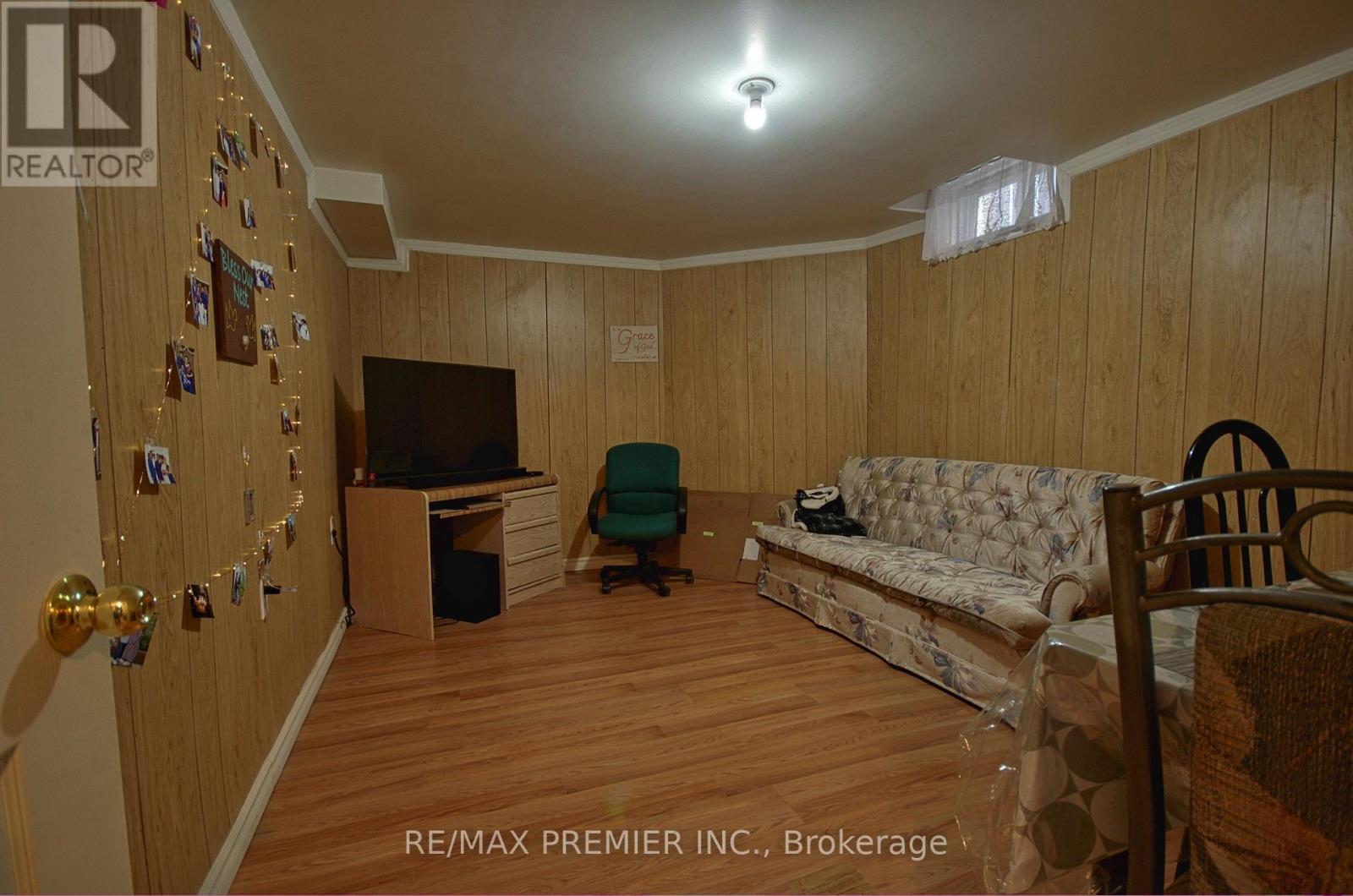 Photo 20 of 40 Kentucky Drive, Brampton ON