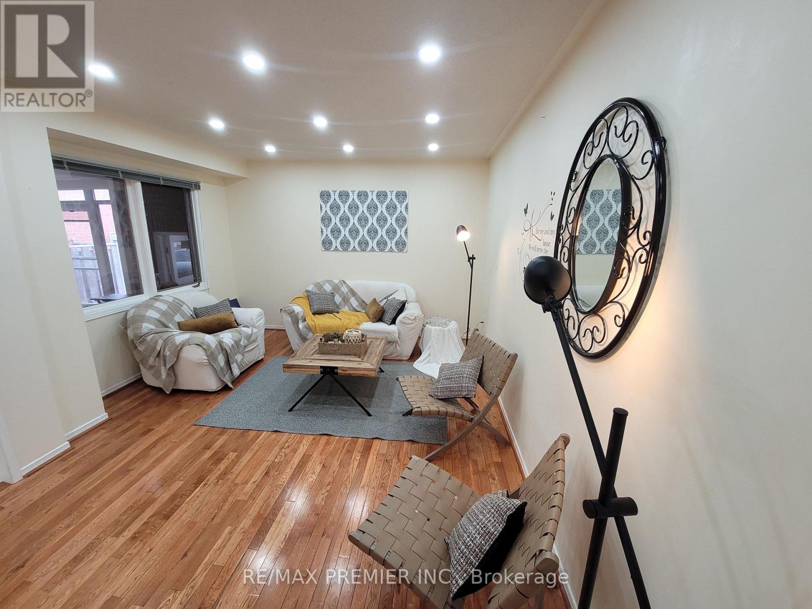 Photo 14 of 40 Kentucky Drive, Brampton ON