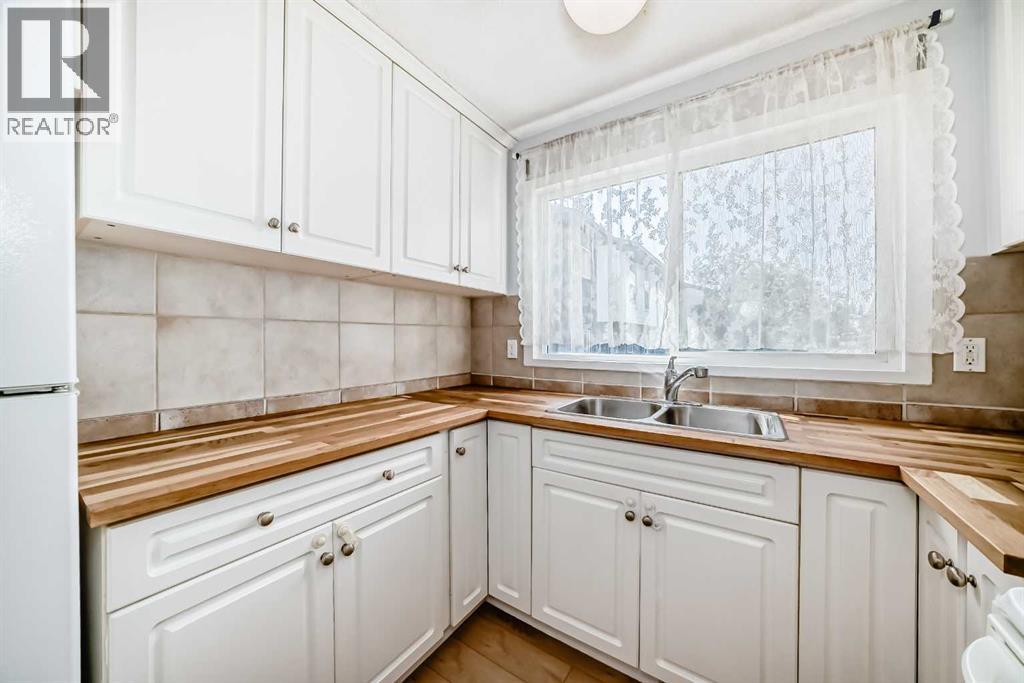Single Family House for Sale in    Street NW Thorncliffe Calgary 