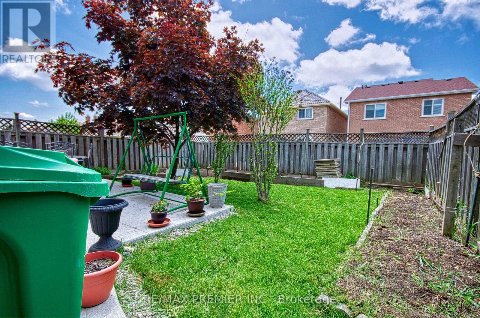 Photo 31 of 40 Kentucky Drive, Brampton ON