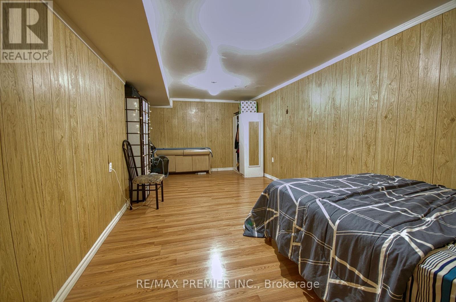 Photo 23 of 40 Kentucky Drive, Brampton ON