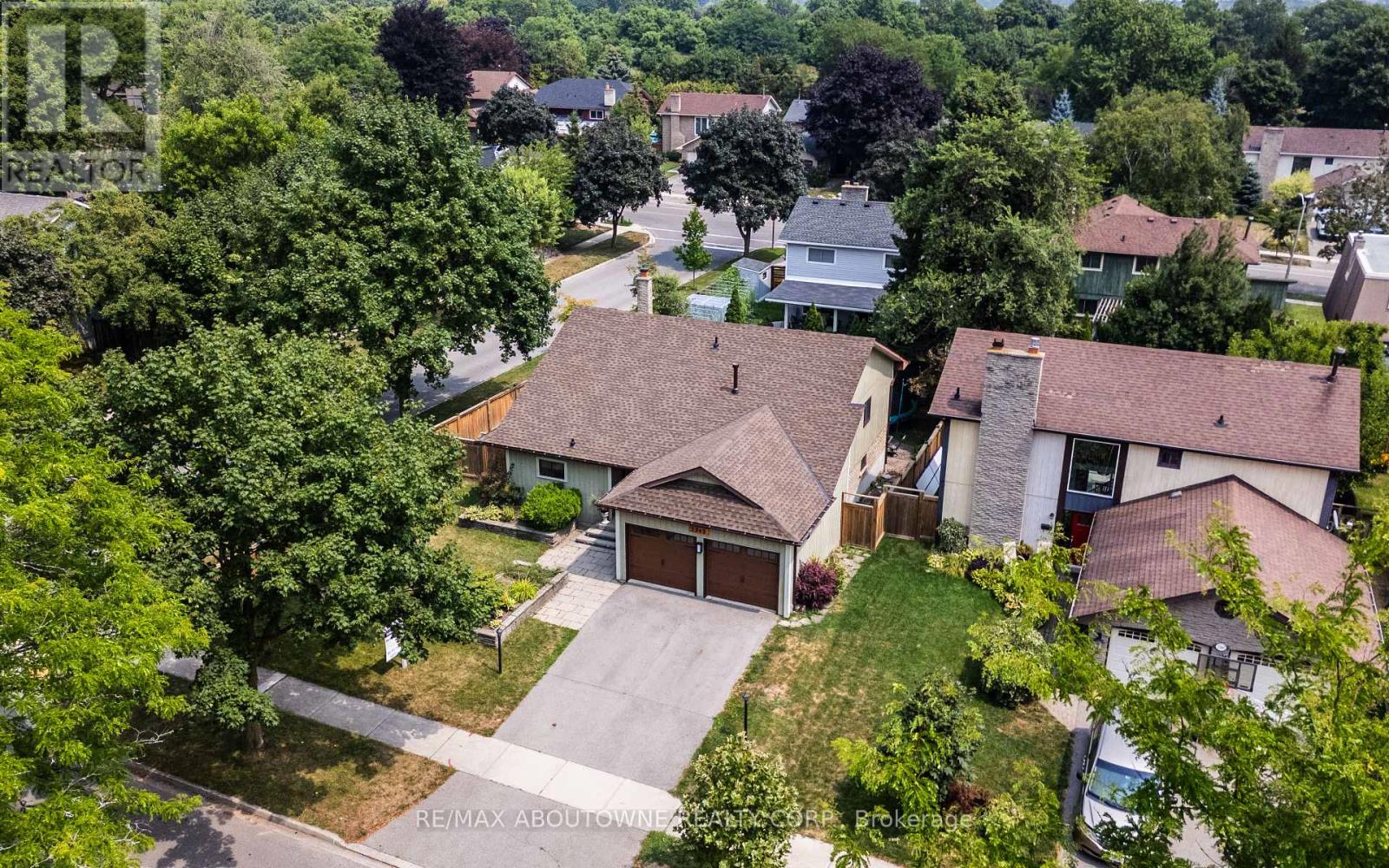 Photo 7 of 2362 Sinclair Circle, Burlington ON