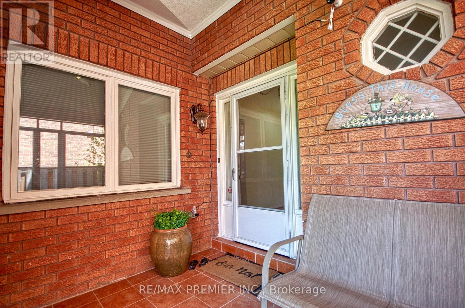 Photo 19 of 40 Kentucky Drive, Brampton ON