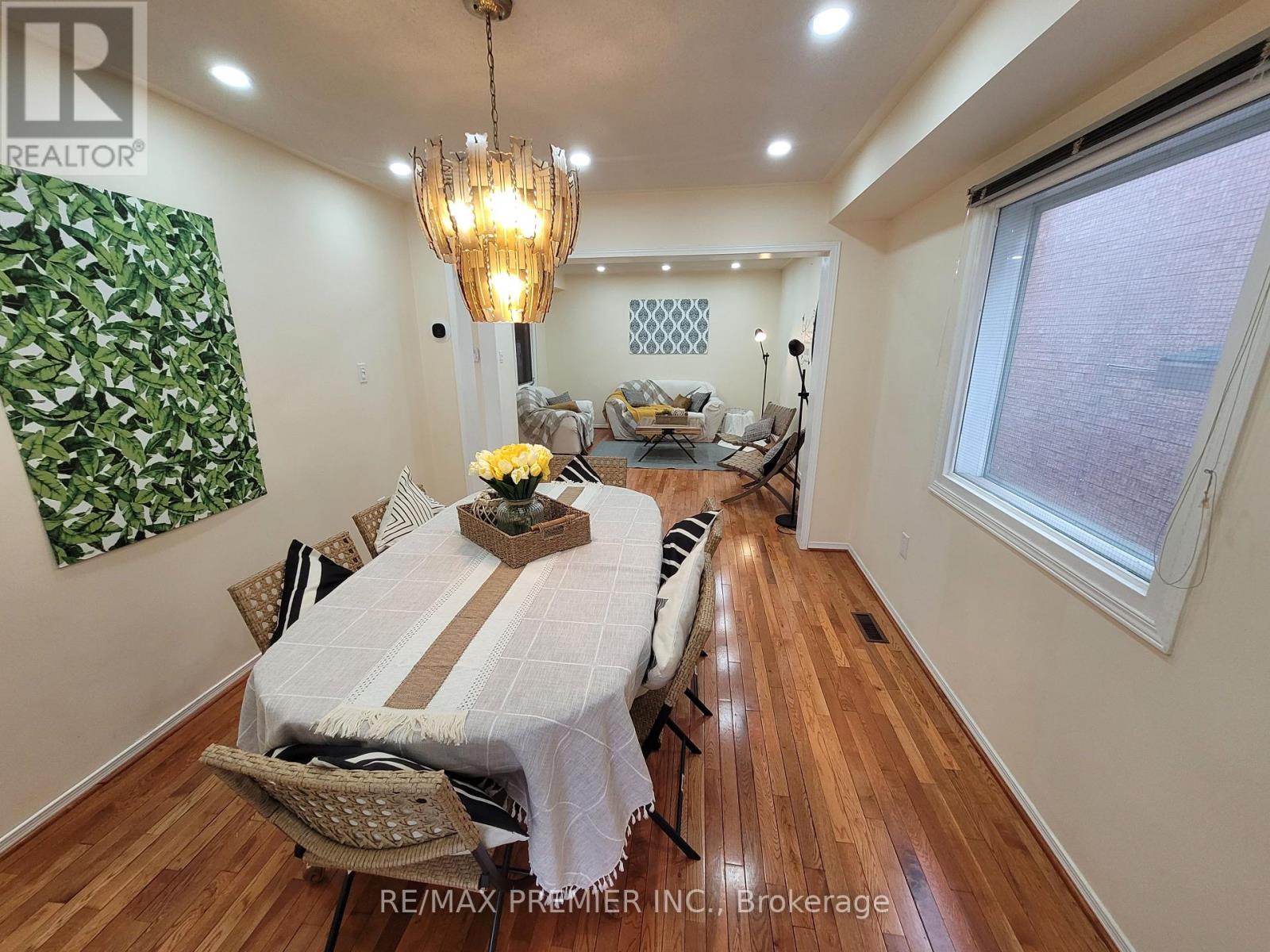 Photo 7 of 40 Kentucky Drive, Brampton ON