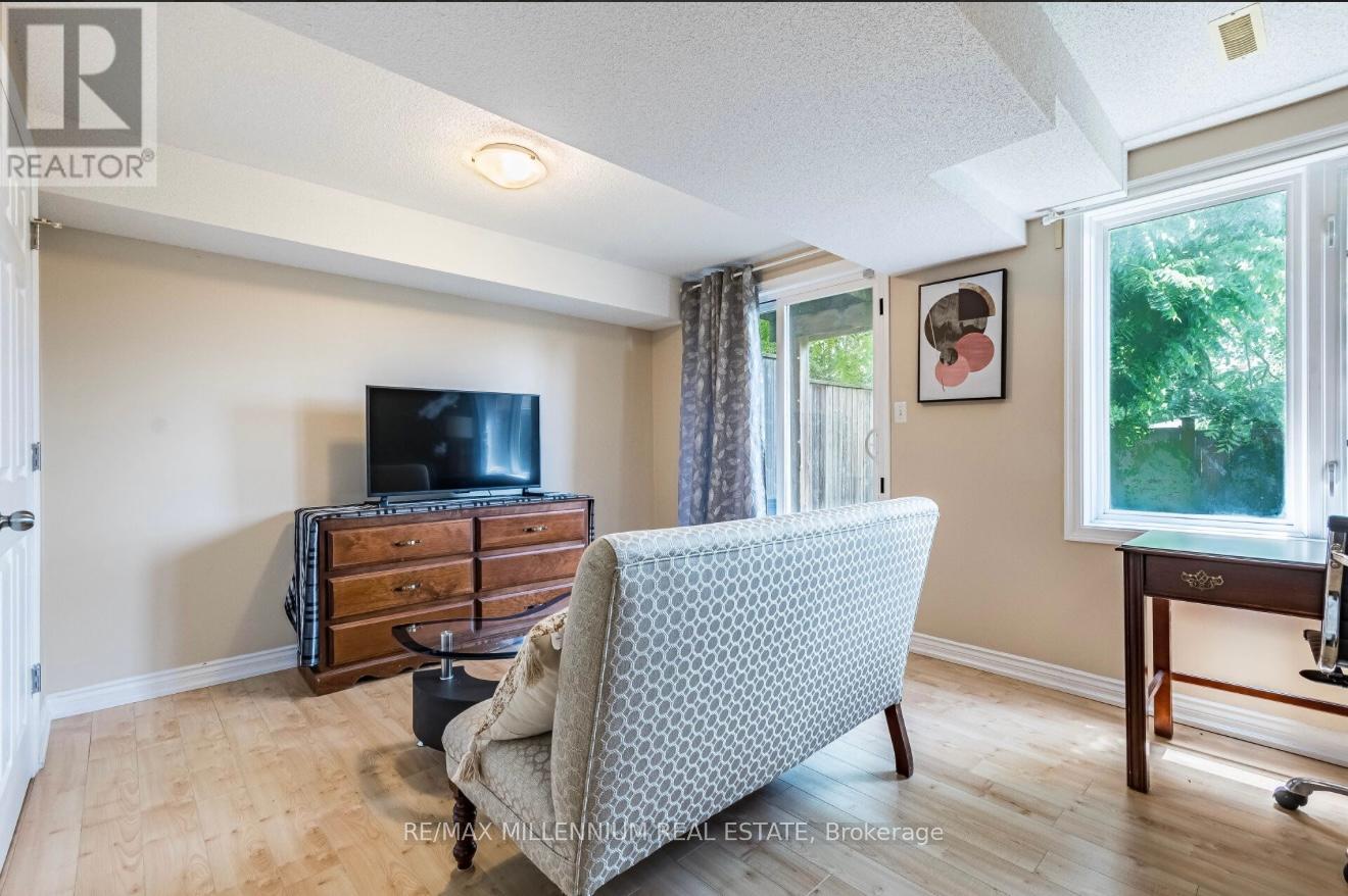 Photo 33 of 36 Myers Lane, Hamilton ON