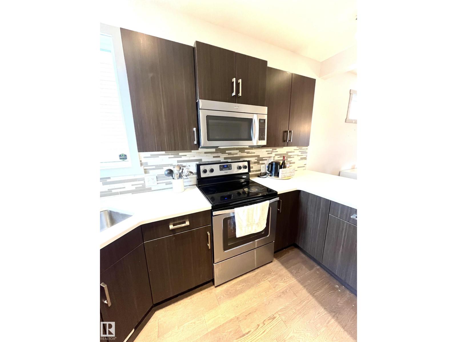 Photo 2 of 16464 15 Av Sw, Edmonton AB