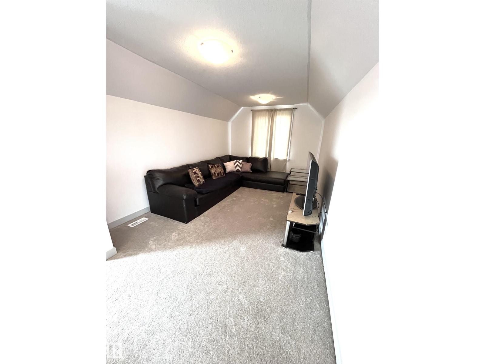 Photo 4 of 16464 15 Av Sw, Edmonton AB