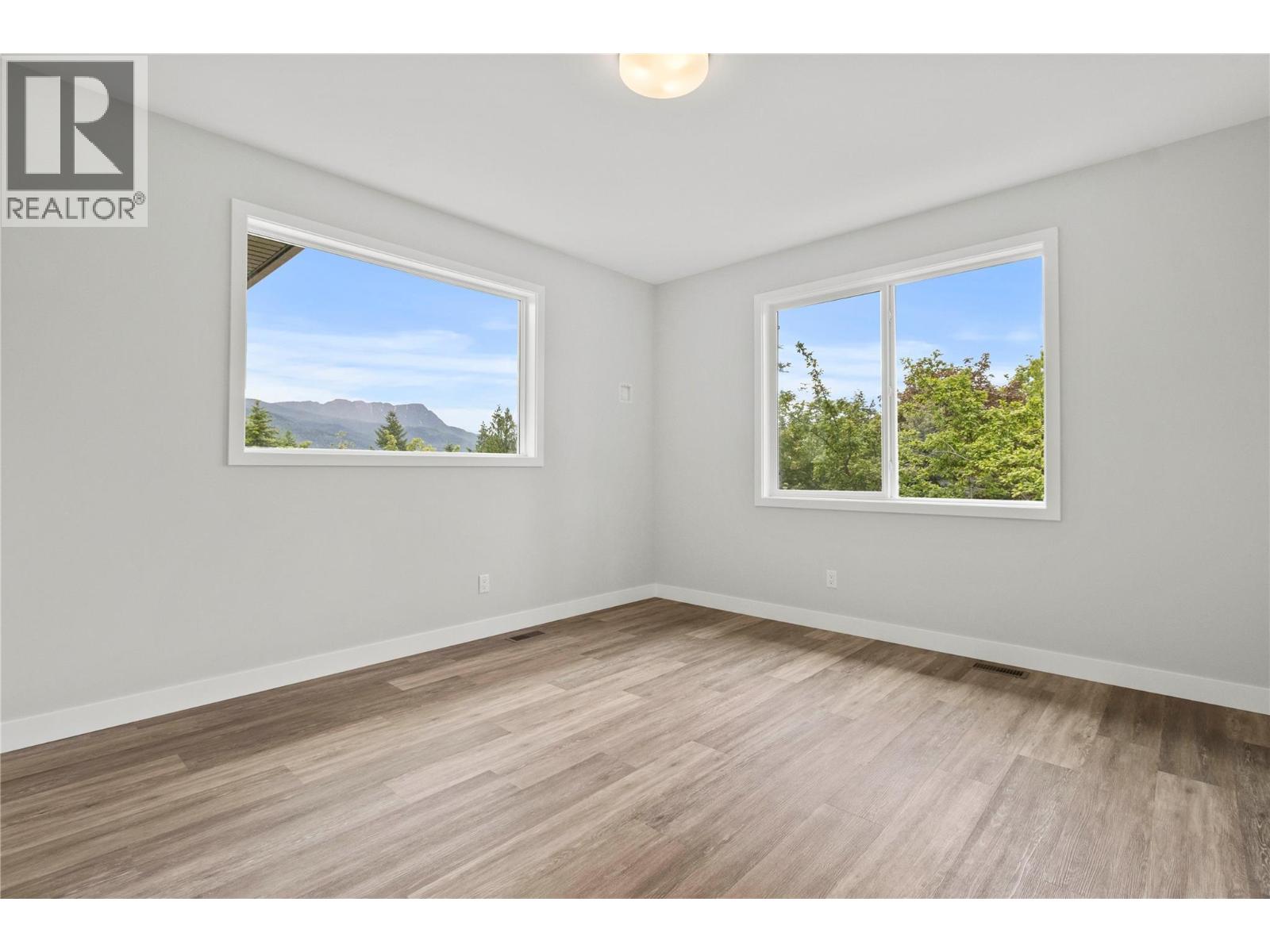 Photo 10 of 2971 27 Street Ne, Salmon Arm BC