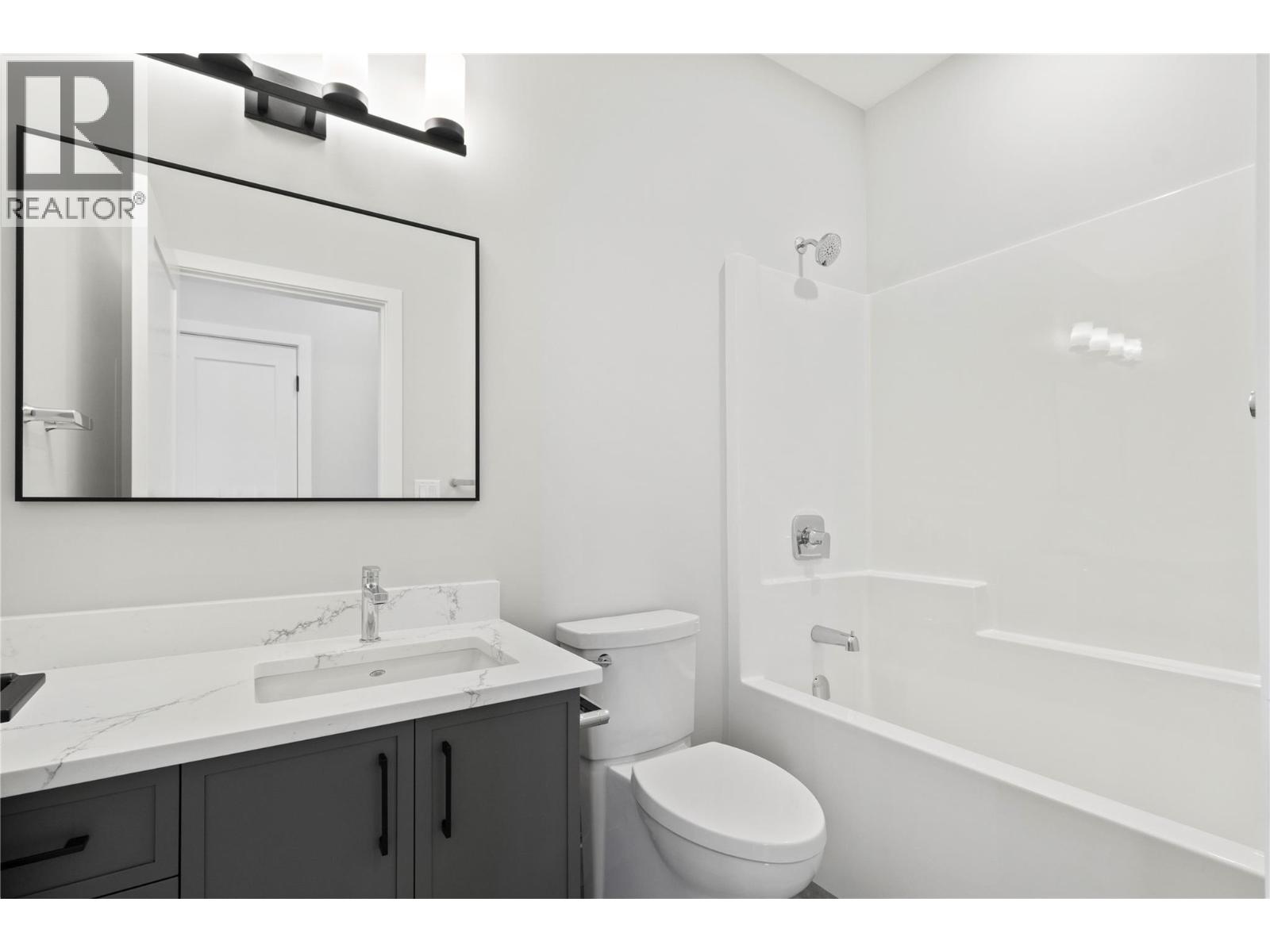 Photo 2 of 2971 27 Street Ne, Salmon Arm BC