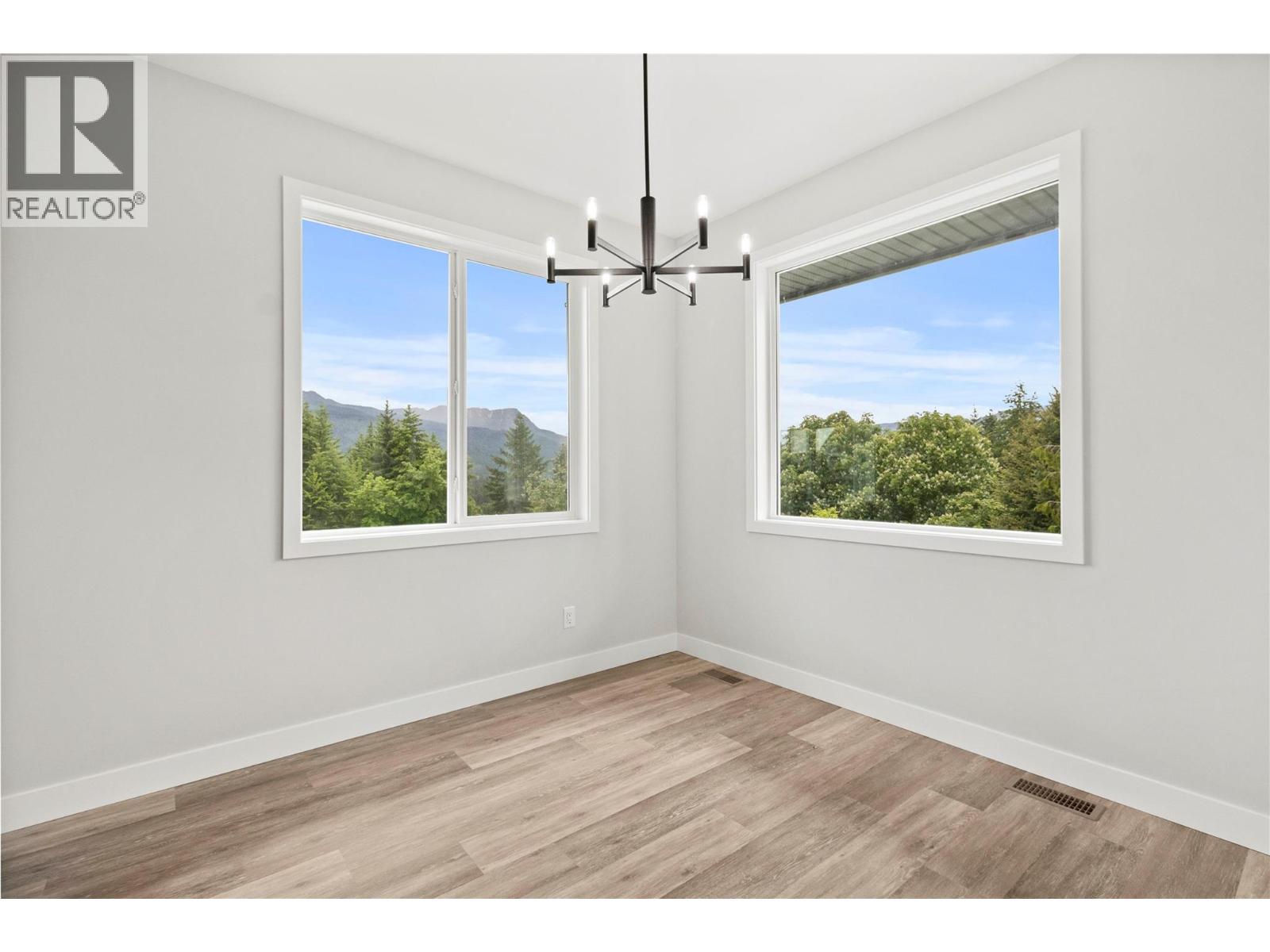 Photo 13 of 2971 27 Street Ne, Salmon Arm BC