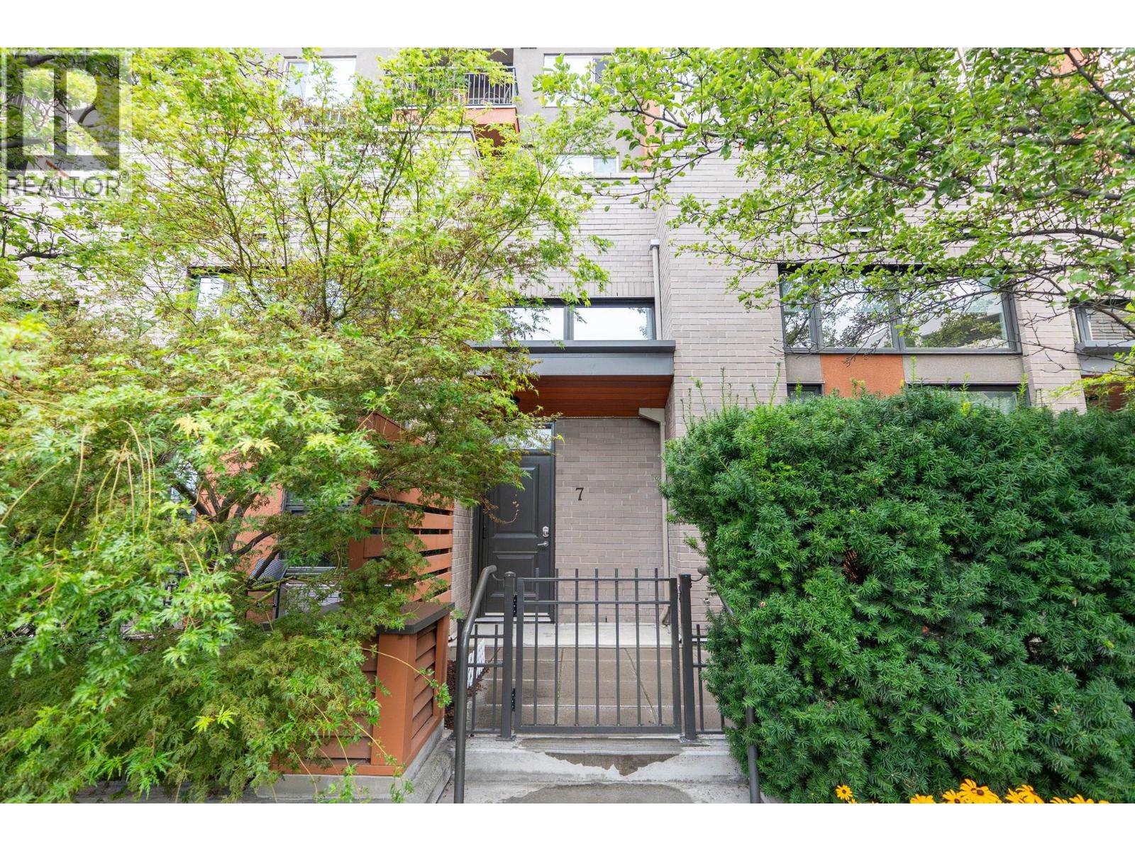 7 1550 Dickson Avenue, Kelowna