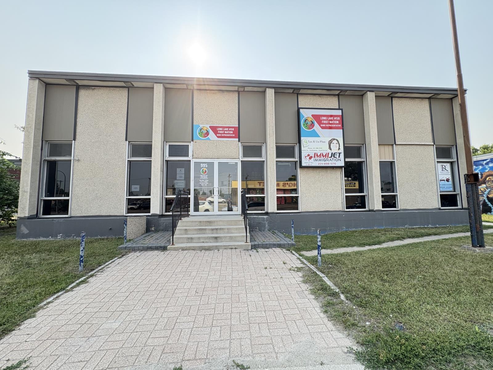 Photo 4 of 995 Mcphillips St, Winnipeg MB