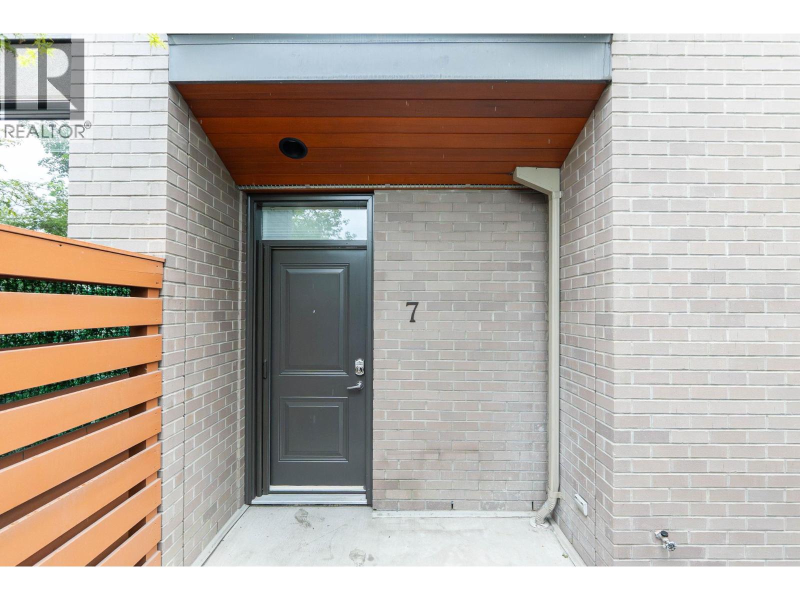 7 1550 Dickson Avenue, Kelowna