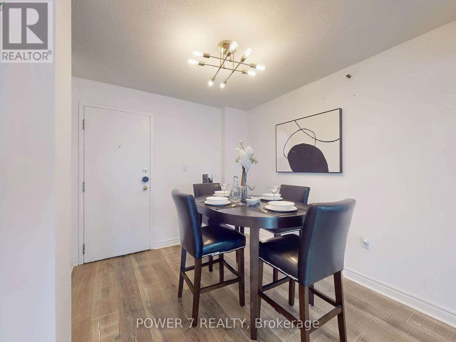 Photo 1 of 820 75 Weldrick Road E, Richmond Hill ON