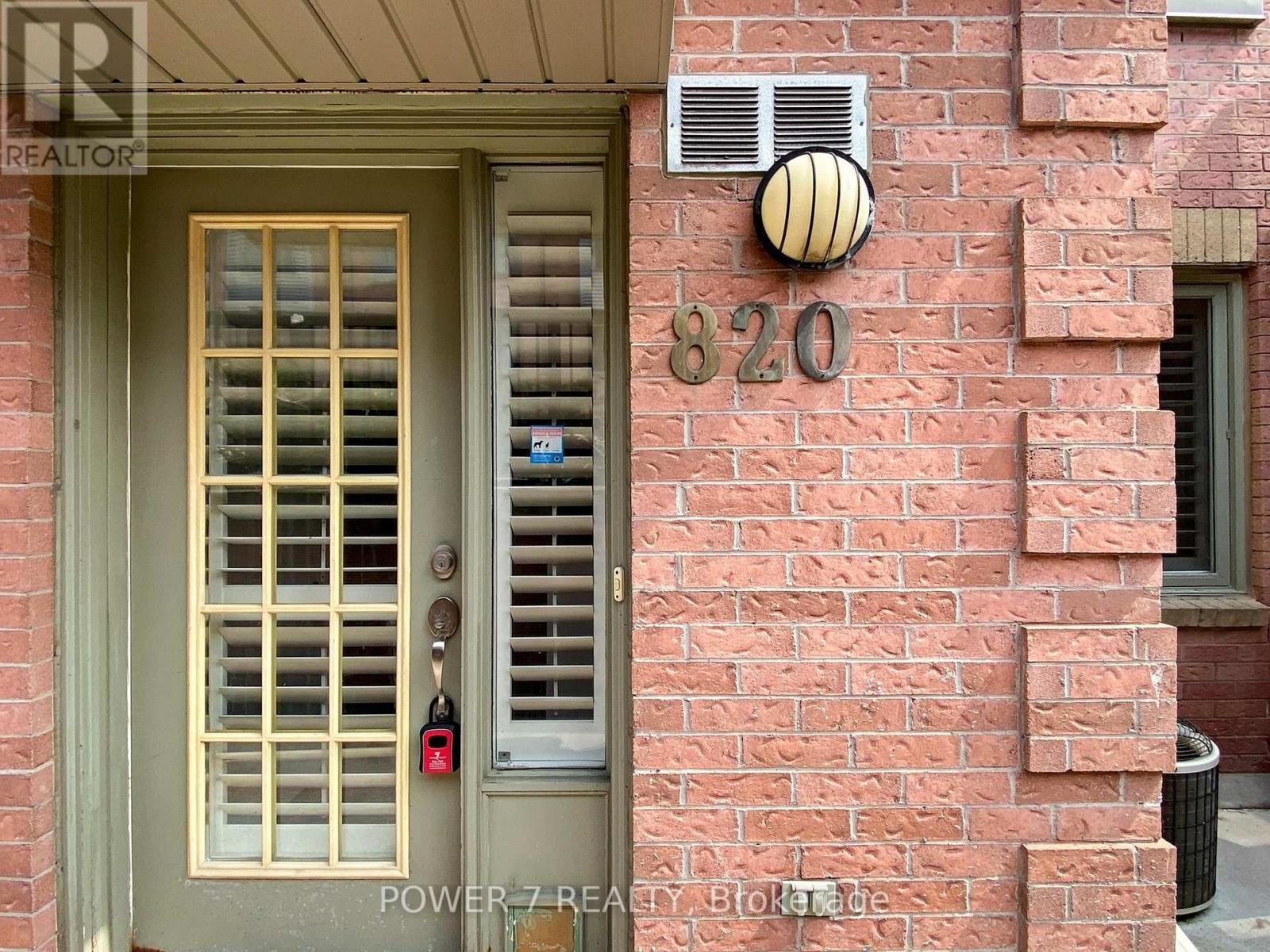 Photo 3 of 820 75 Weldrick Road E, Richmond Hill ON