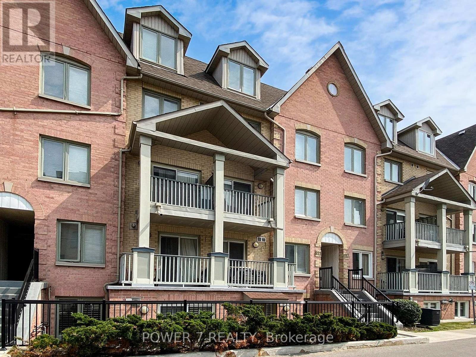 Photo 5 of 820 75 Weldrick Road E, Richmond Hill ON