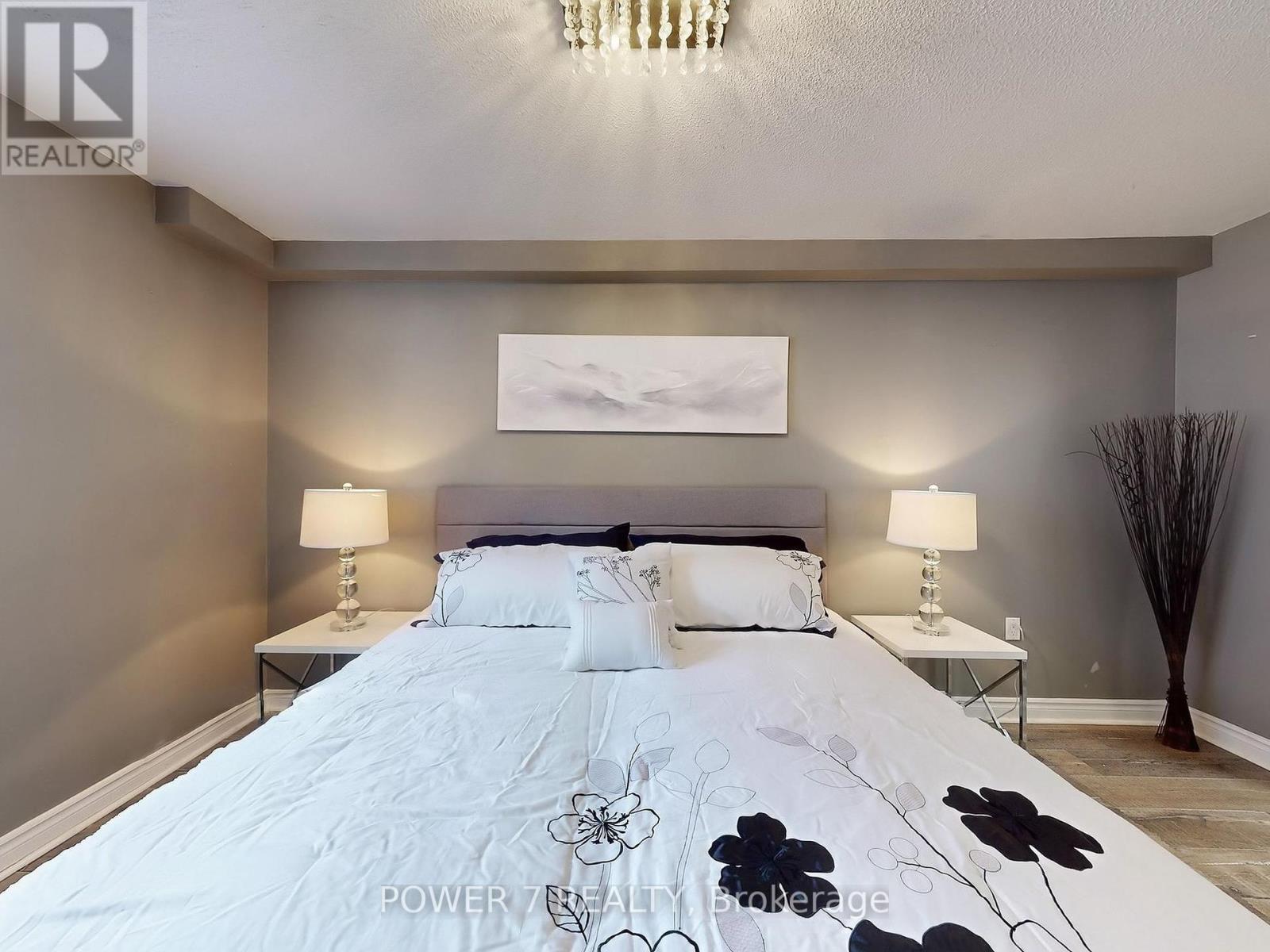 Photo 11 of 820 75 Weldrick Road E, Richmond Hill ON