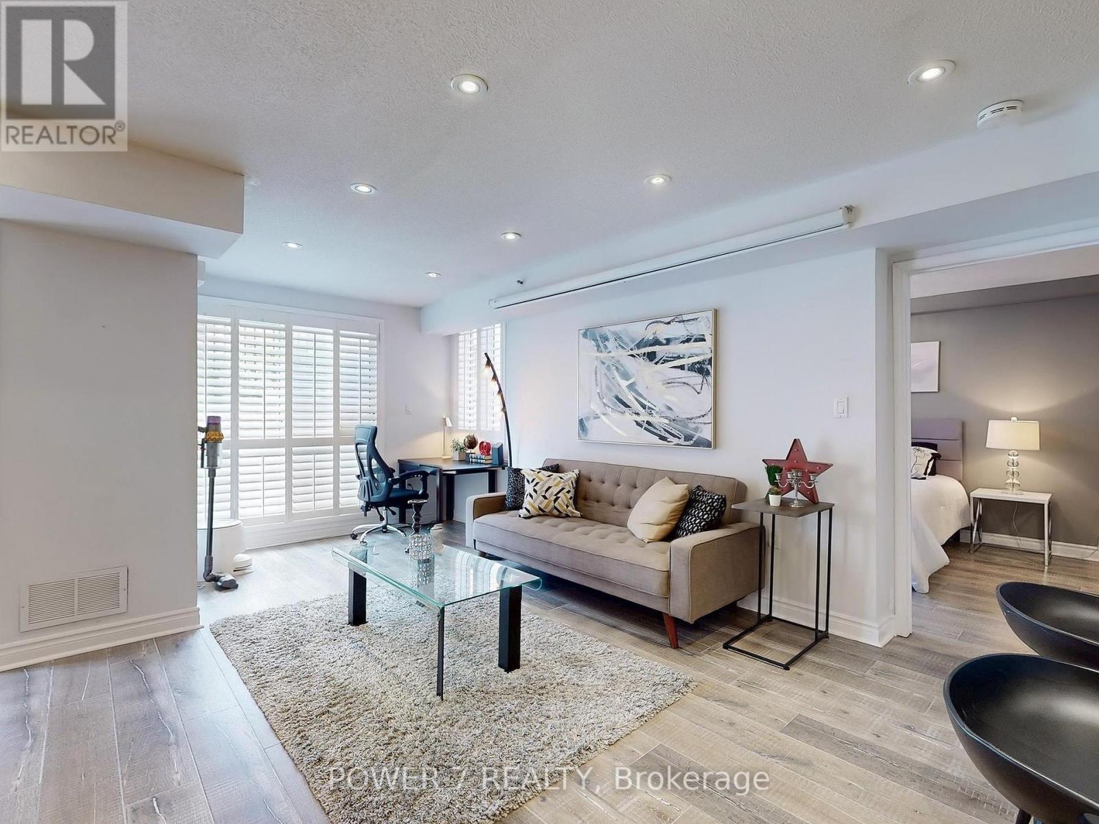 Photo 38 of 820 75 Weldrick Road E, Richmond Hill ON