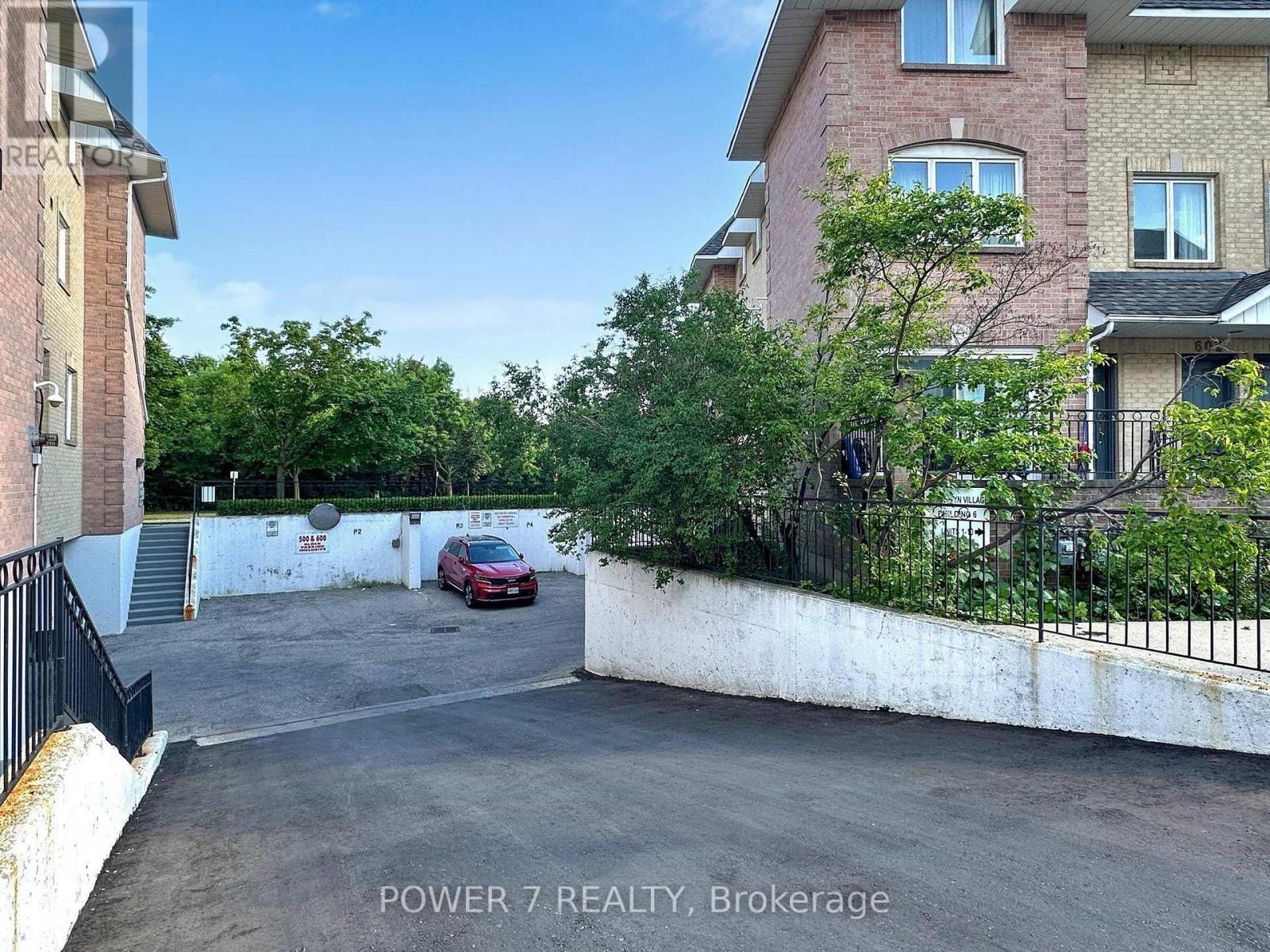 Photo 6 of 820 75 Weldrick Road E, Richmond Hill ON