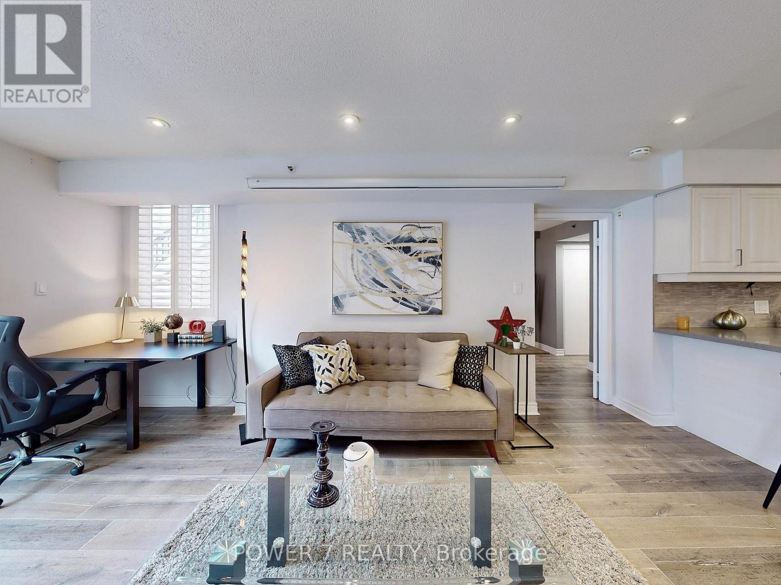 Photo 9 of 820 75 Weldrick Road E, Richmond Hill ON
