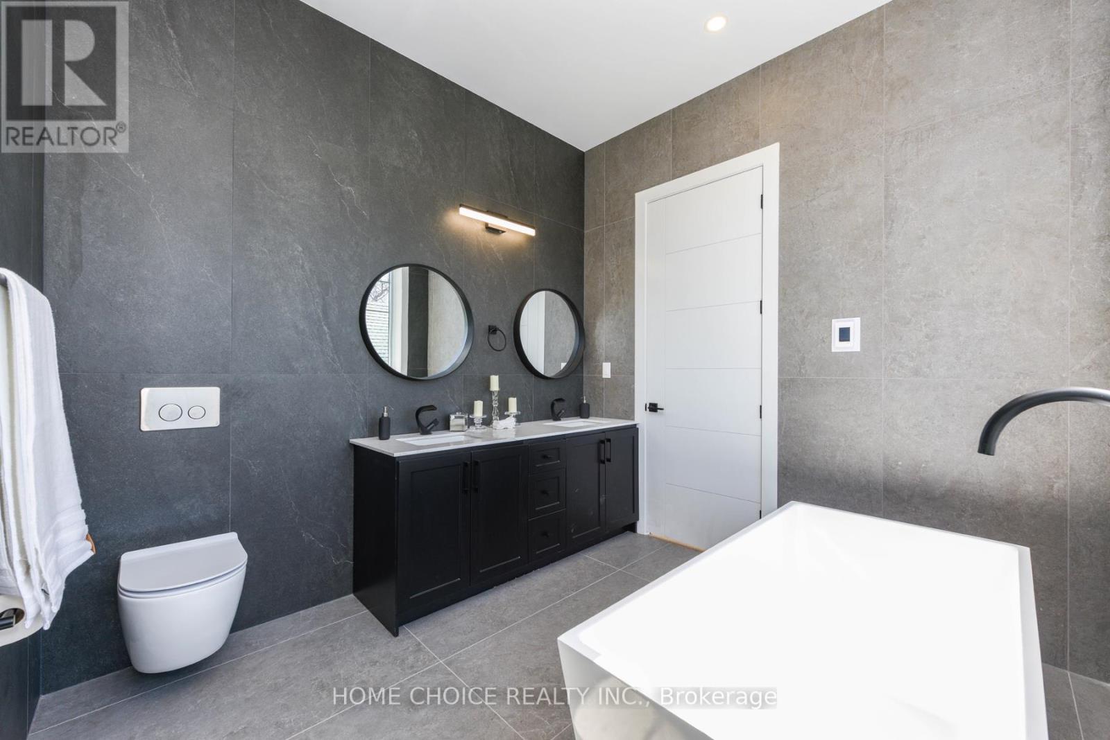 Photo 10 of 302 Tuck Drive, Burlington ON