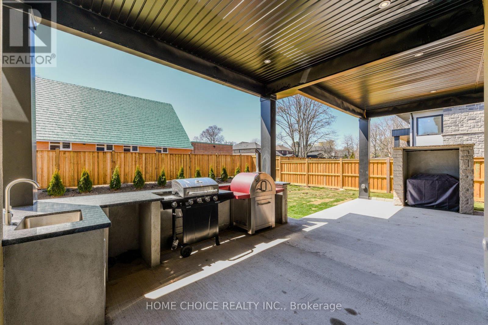 Photo 33 of 302 Tuck Drive, Burlington ON