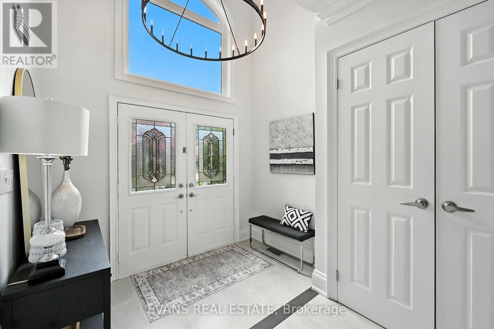 Photo 6 of 2135 Deer Park Road, Oakville ON