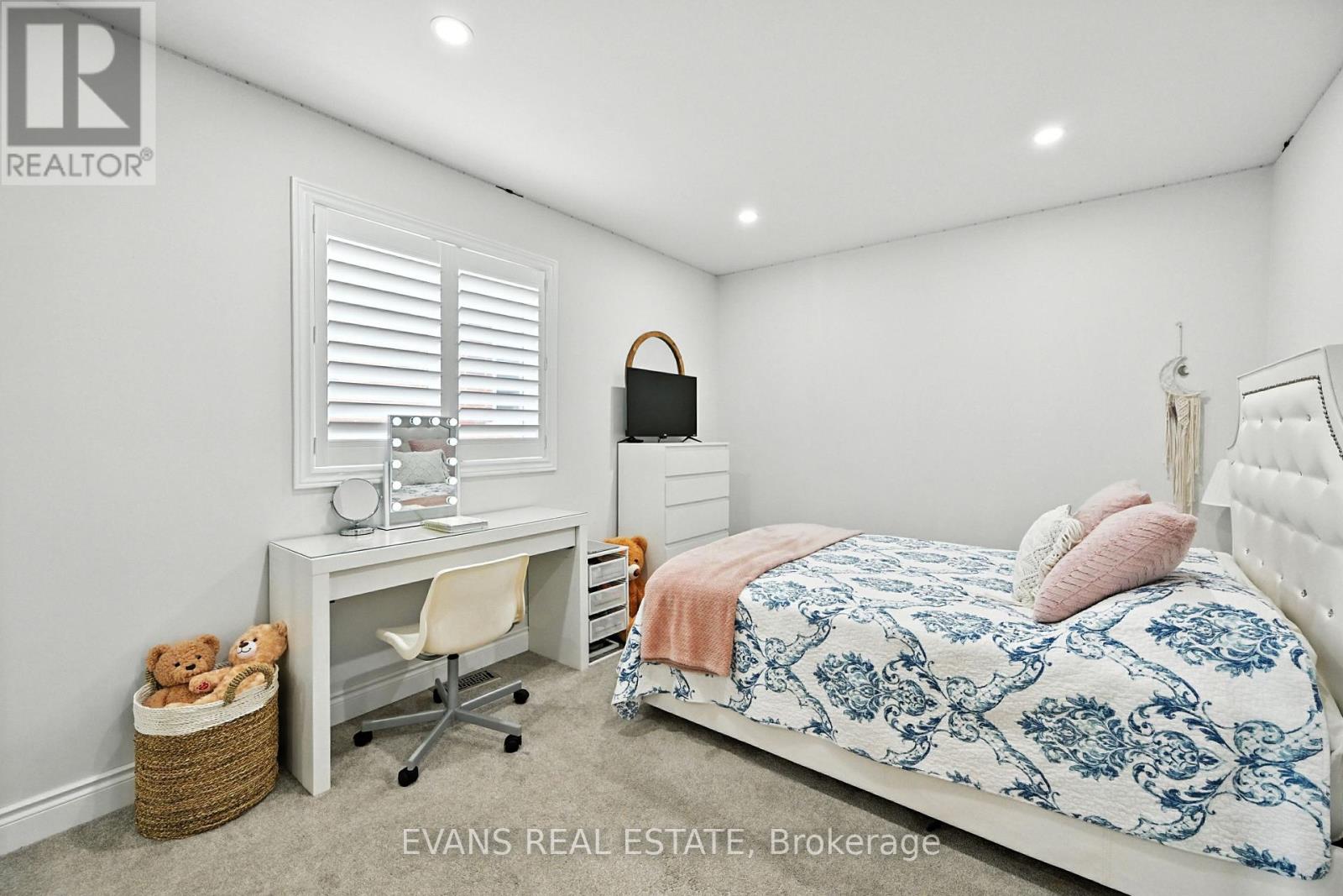 Photo 27 of 2135 Deer Park Road, Oakville ON