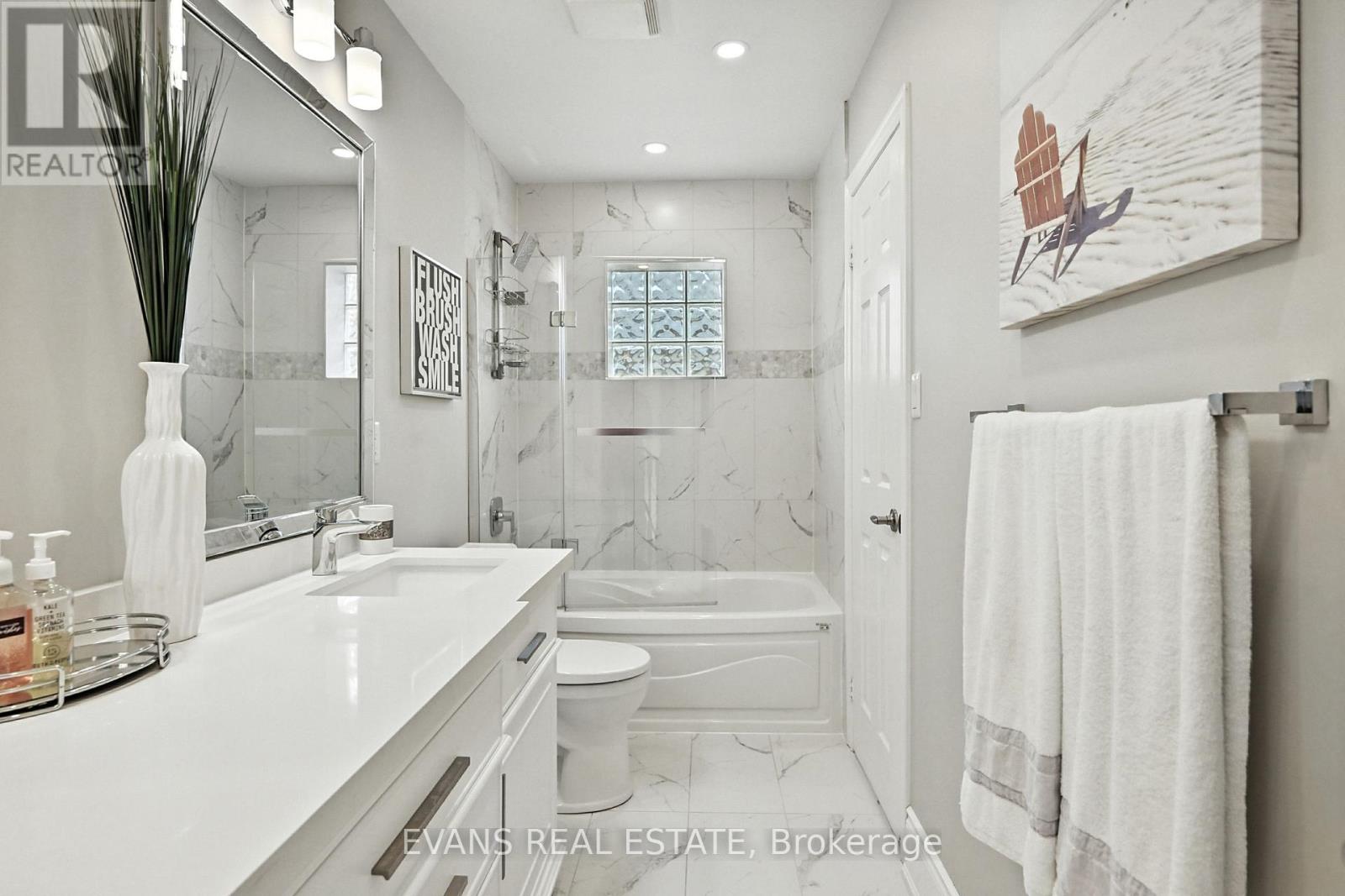 Photo 30 of 2135 Deer Park Road, Oakville ON